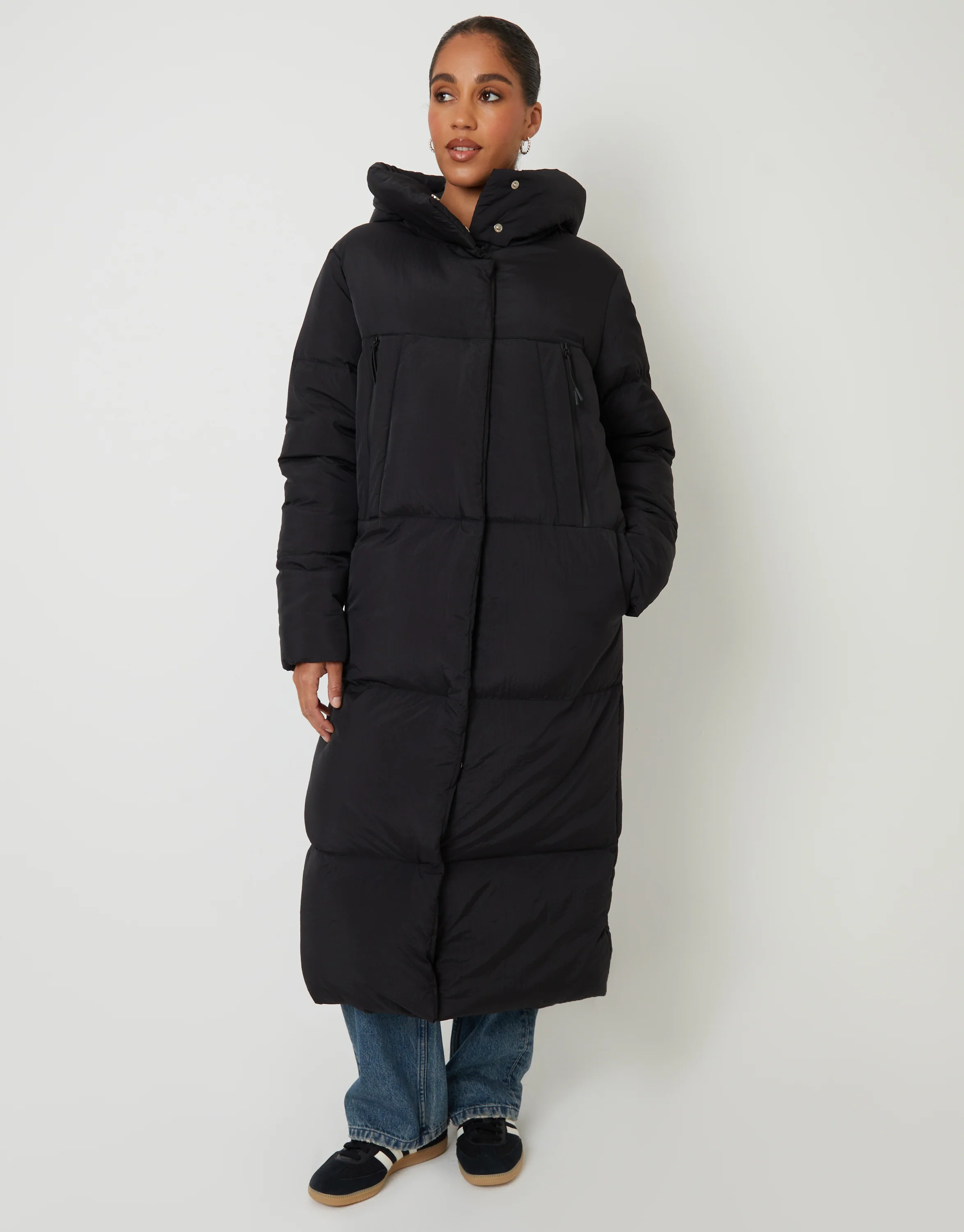Maxi Puffer Jacket in Black - Image 5