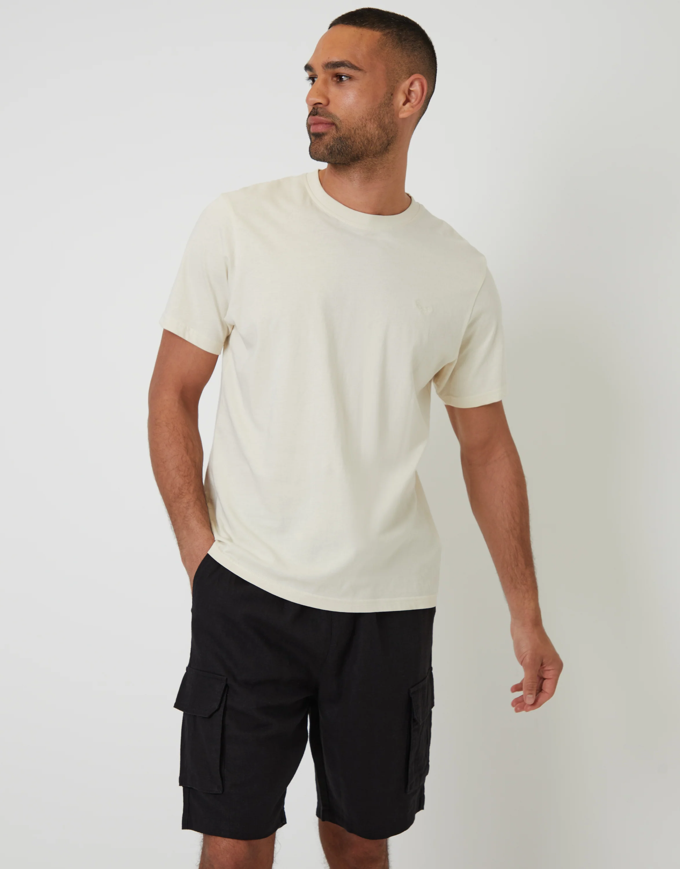 Linen Blend Cargo Shorts in Black