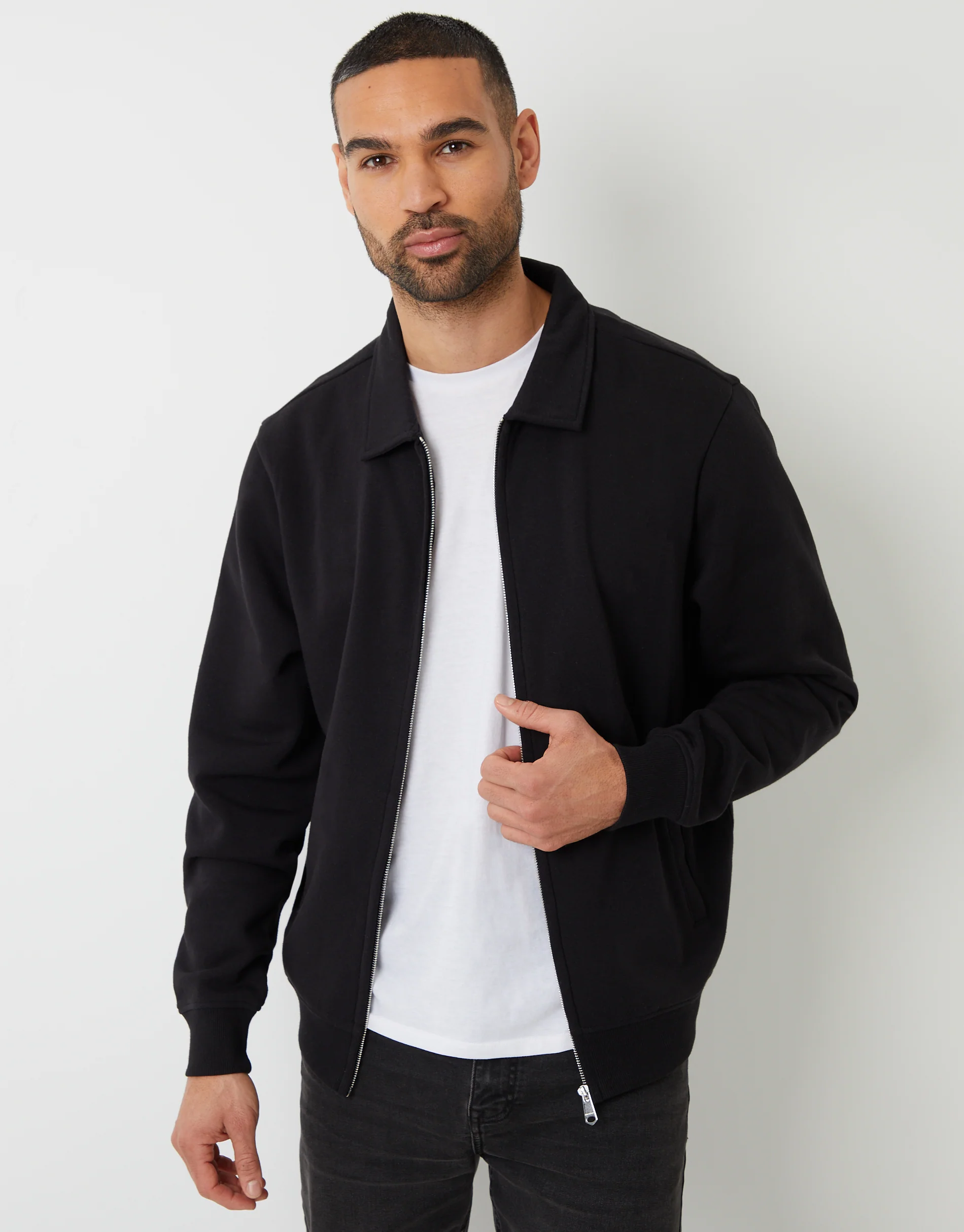 Zip Up Collared Sweatshirt in Black
