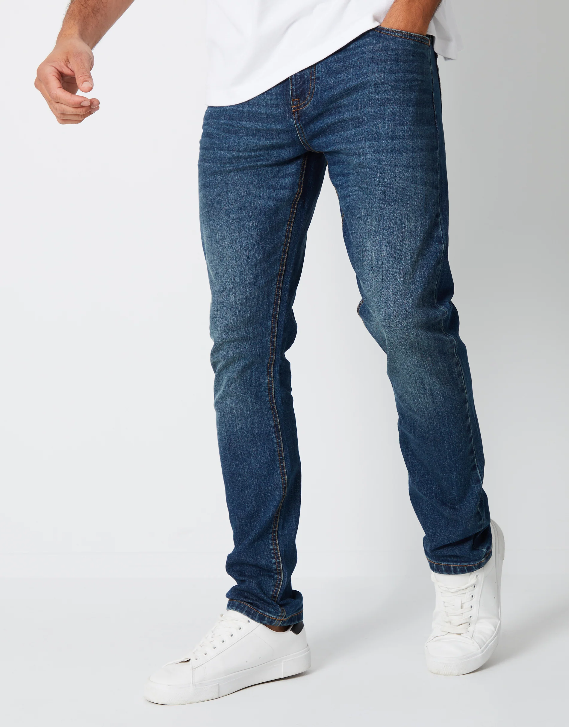 Slim Fit Jeans in Dirty Wash