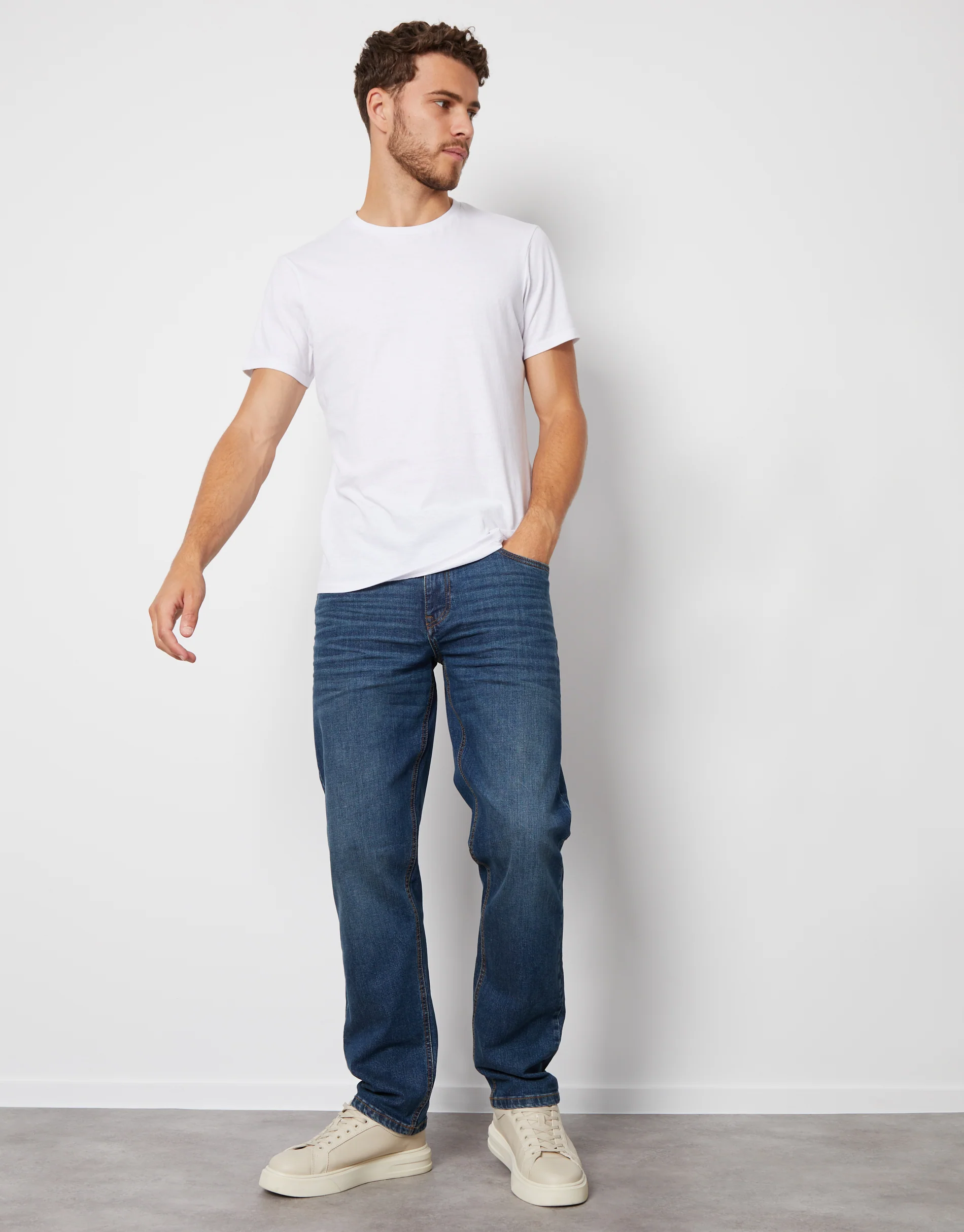 Straight Leg Jeans in Dirty Wash - Image 3