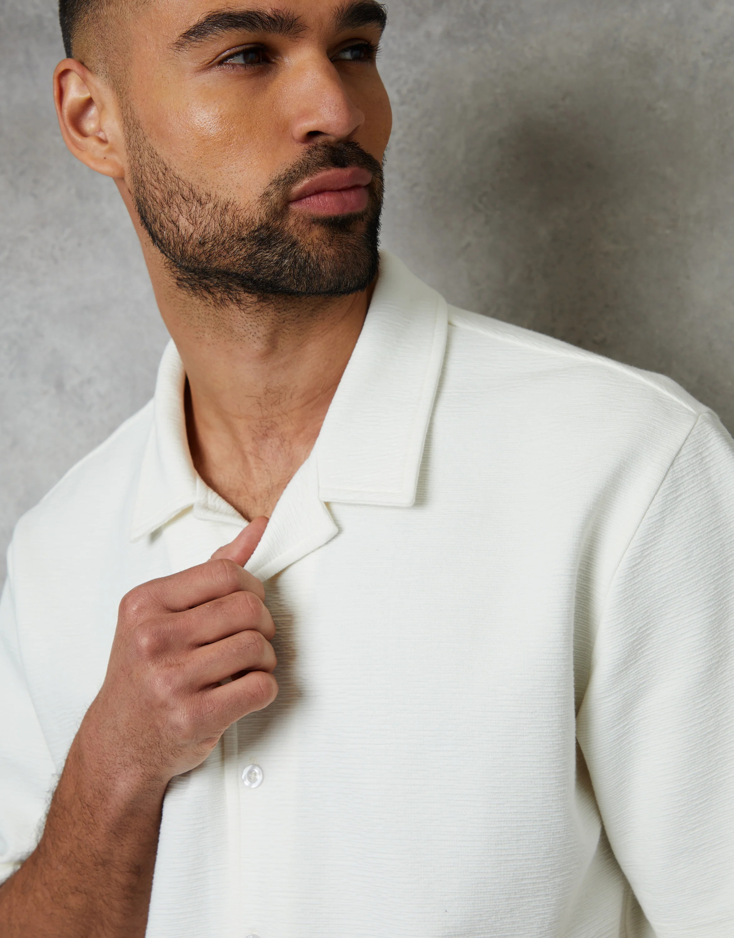 Textured Revere Collar Short Sleeve Shirt in Ecru - Image 4