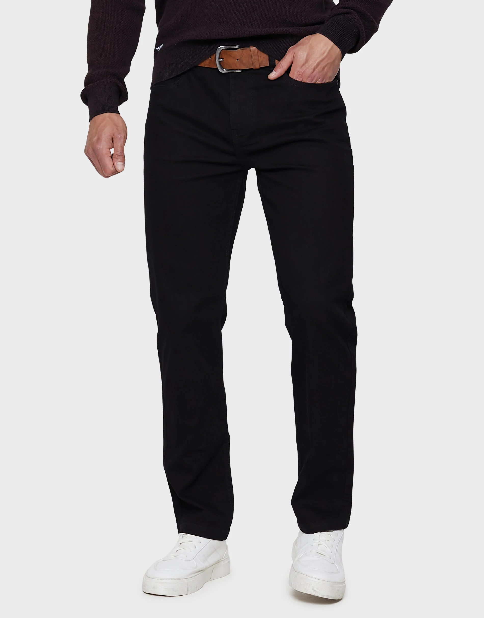 Straight Leg Belted Jeans in Black