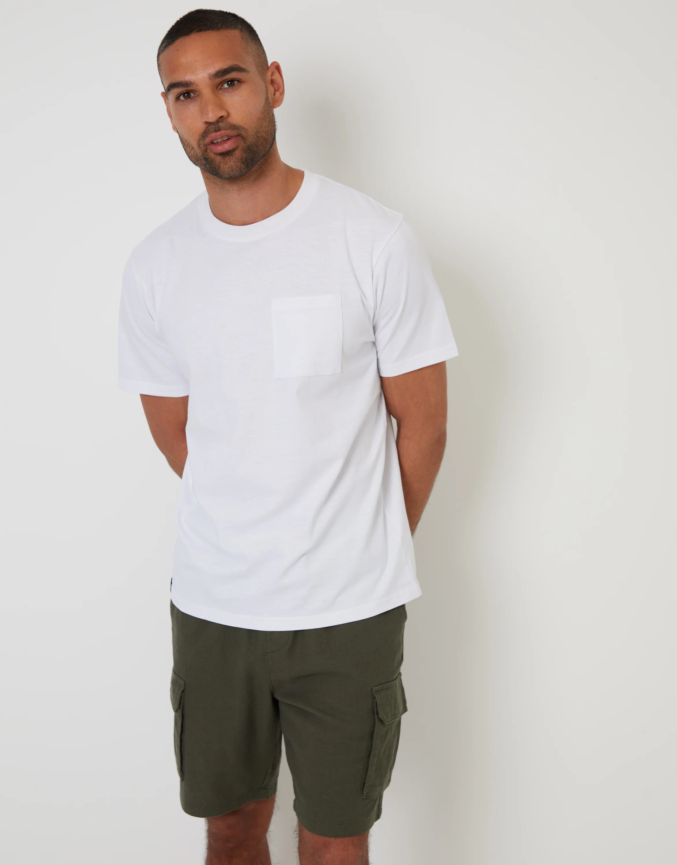 Linen Blend Cargo Shorts in Khaki Green