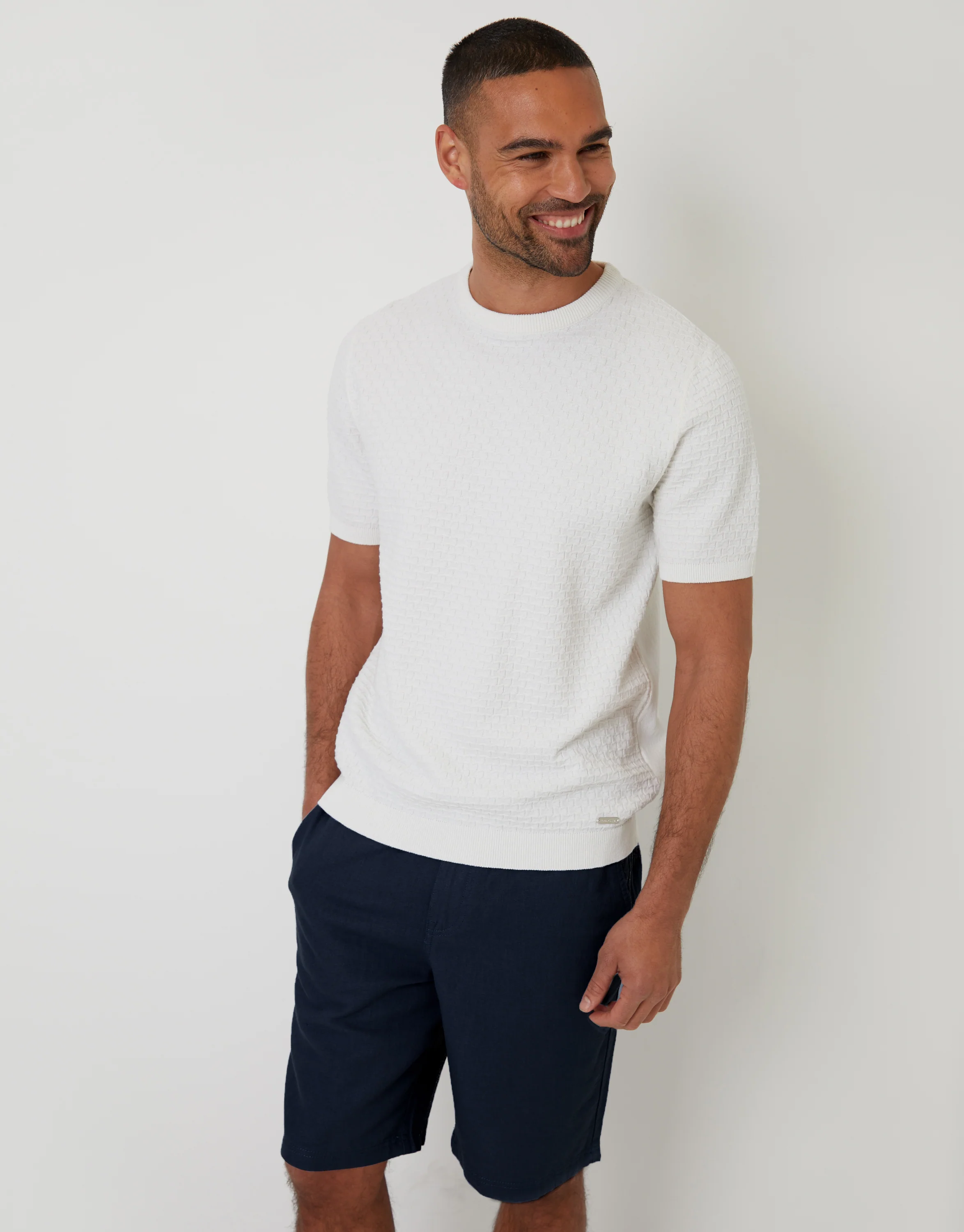 Linen Blend Shorts in Navy