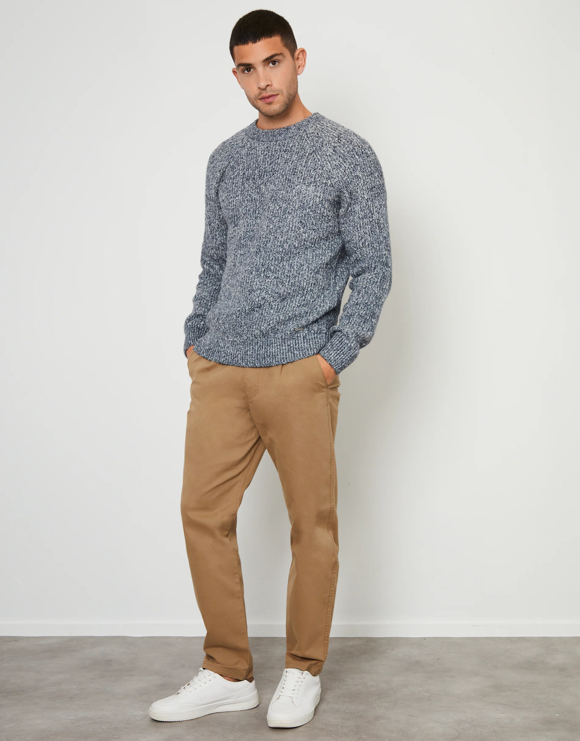 Raglan Sleeve Crew Neck Jumper in Navy - Image 4