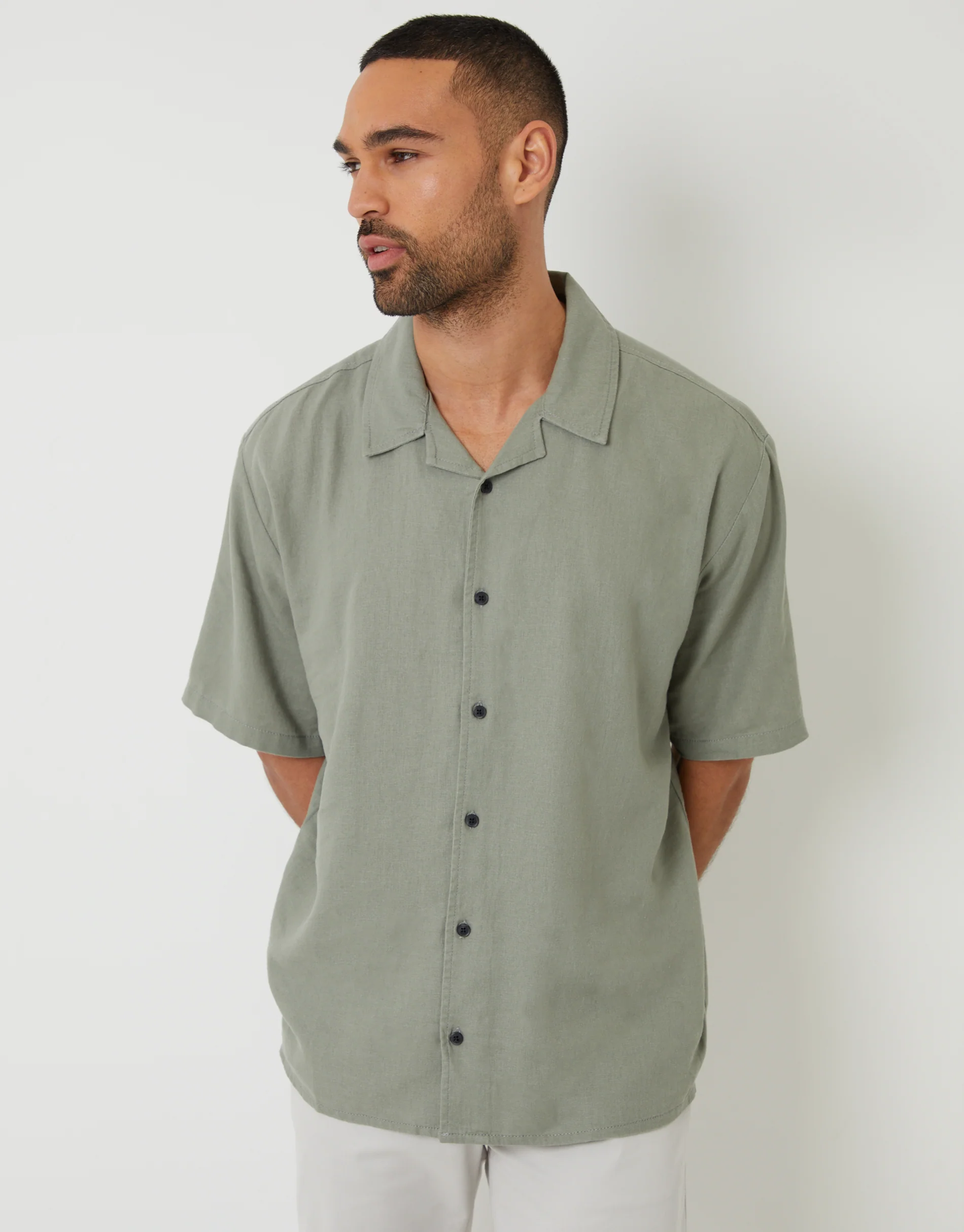 Relaxed Fit Linen Blend Revere Collar Short Sleeve Shirt in Sage Green