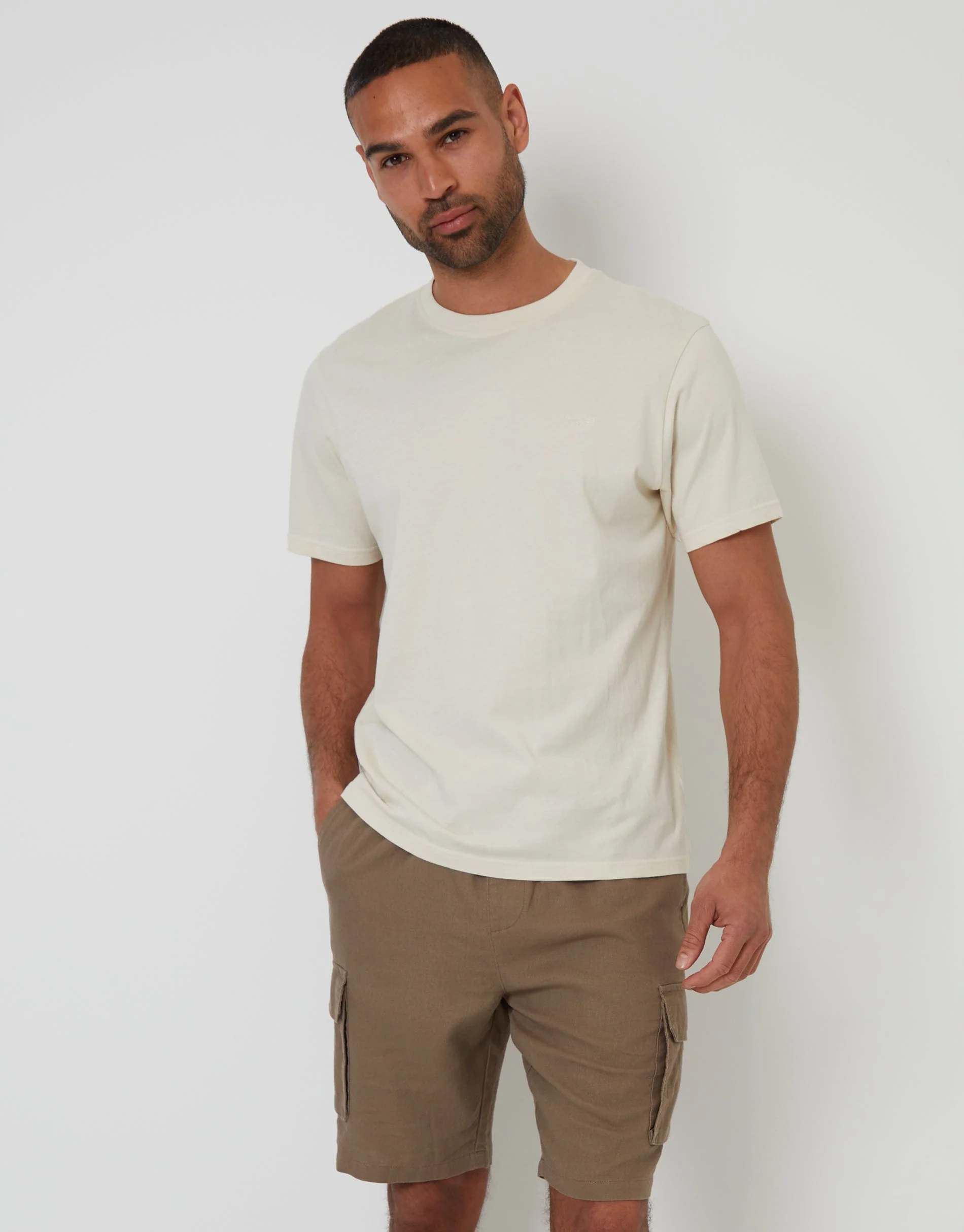 Linen Blend Cargo Shorts in Taupe