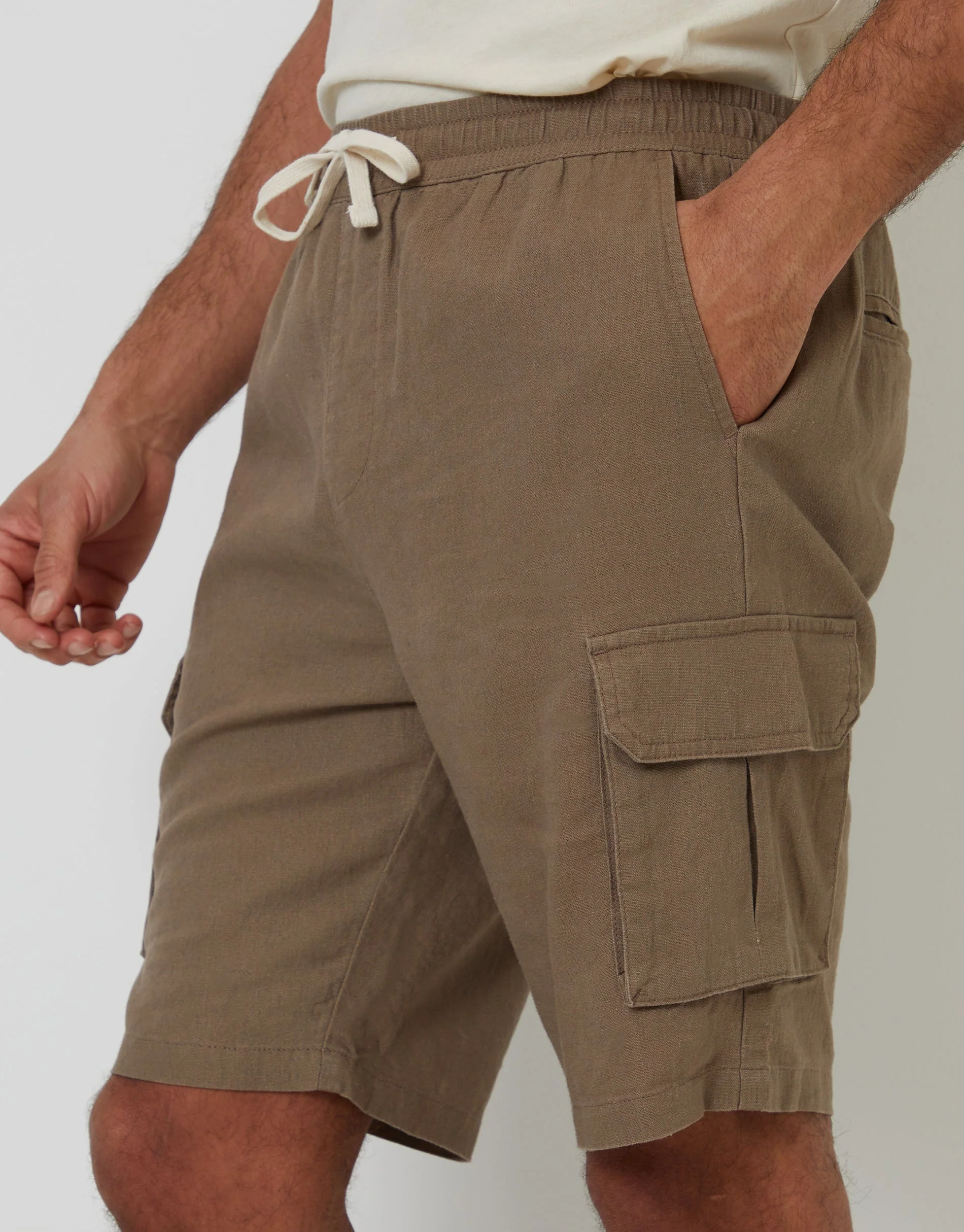 Linen Blend Cargo Shorts in Taupe - Image 4