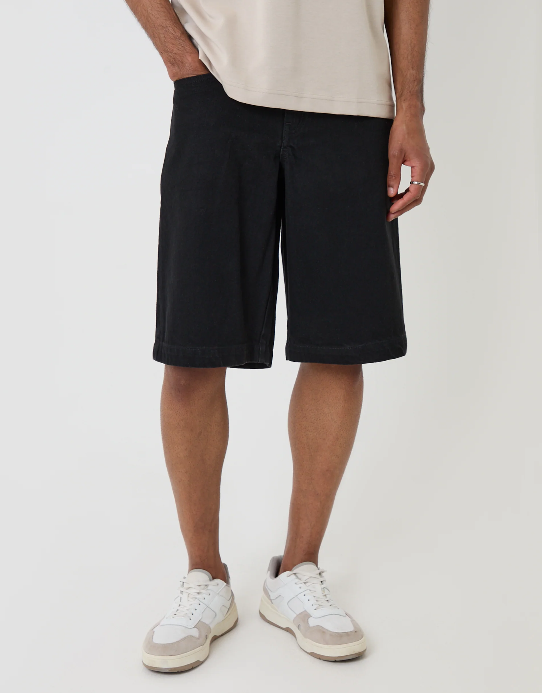 Baggy Fit Denim Shorts in Black - Image 2