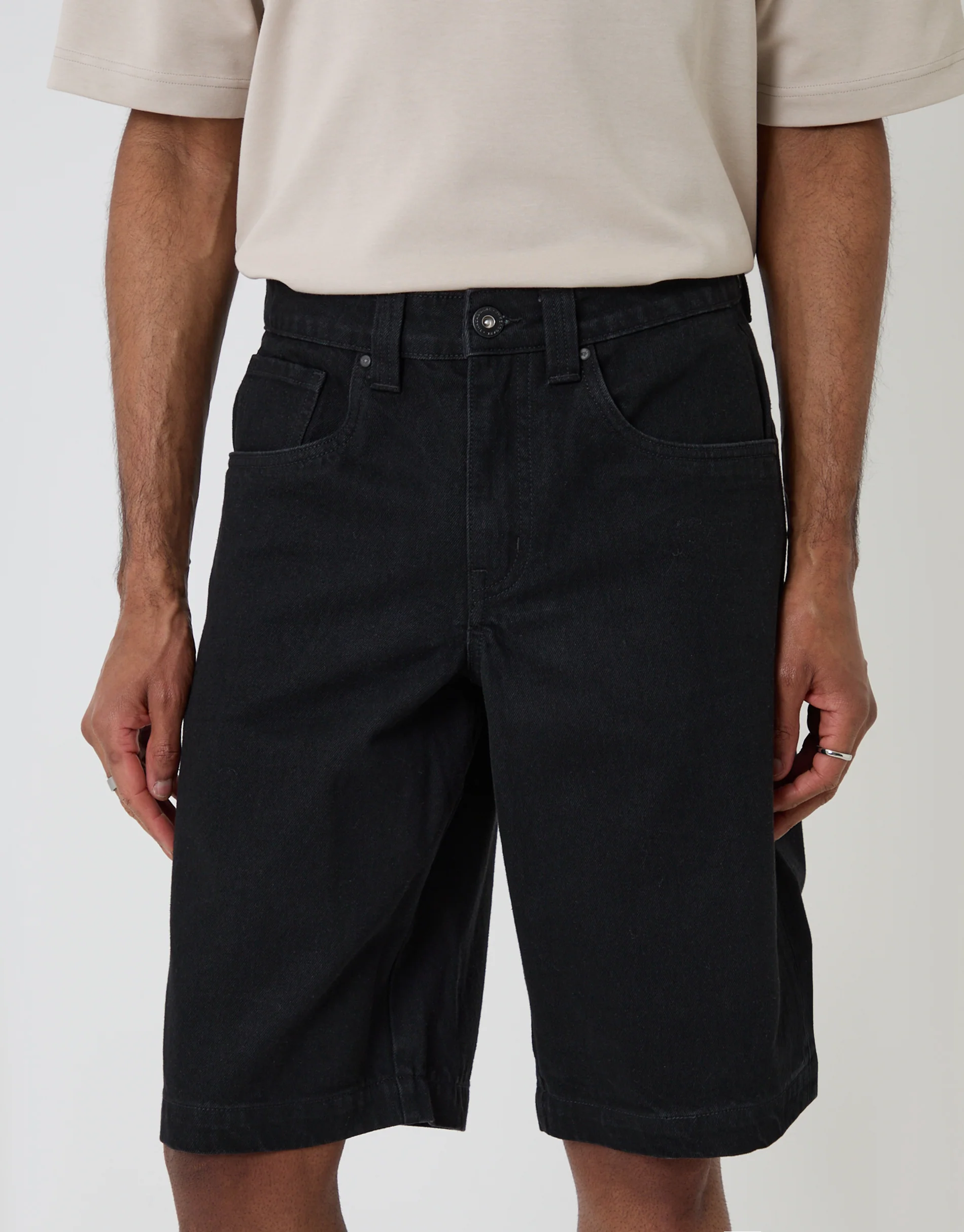 Baggy Fit Denim Shorts in Black - Image 4