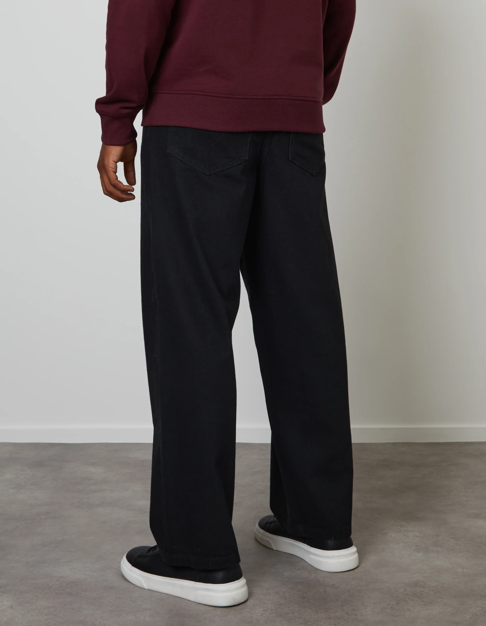 Baggy Fit Jeans in Black - Image 3