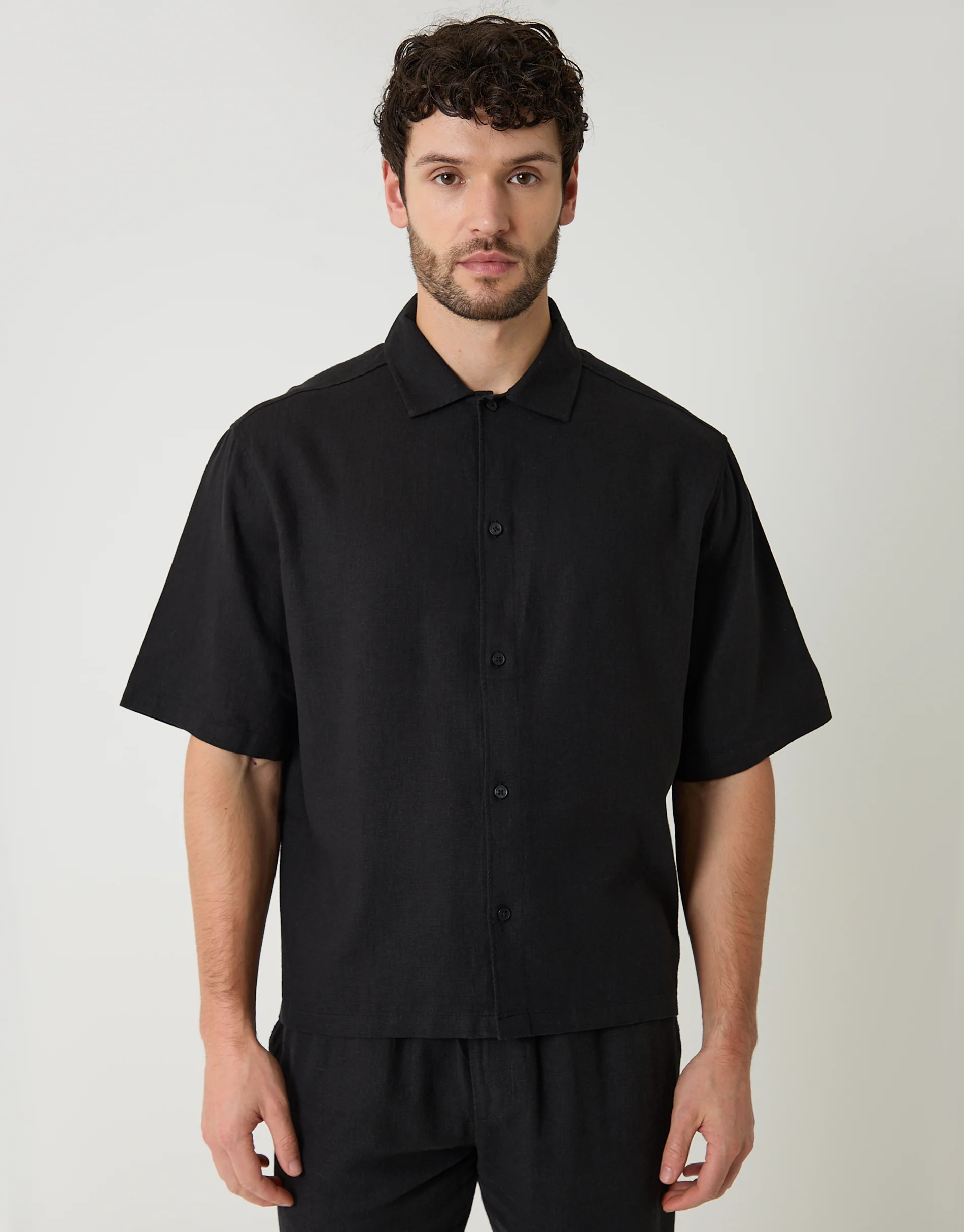 Boxy Fit Linen Blend Short Sleeve Shirt in Black - Image 5