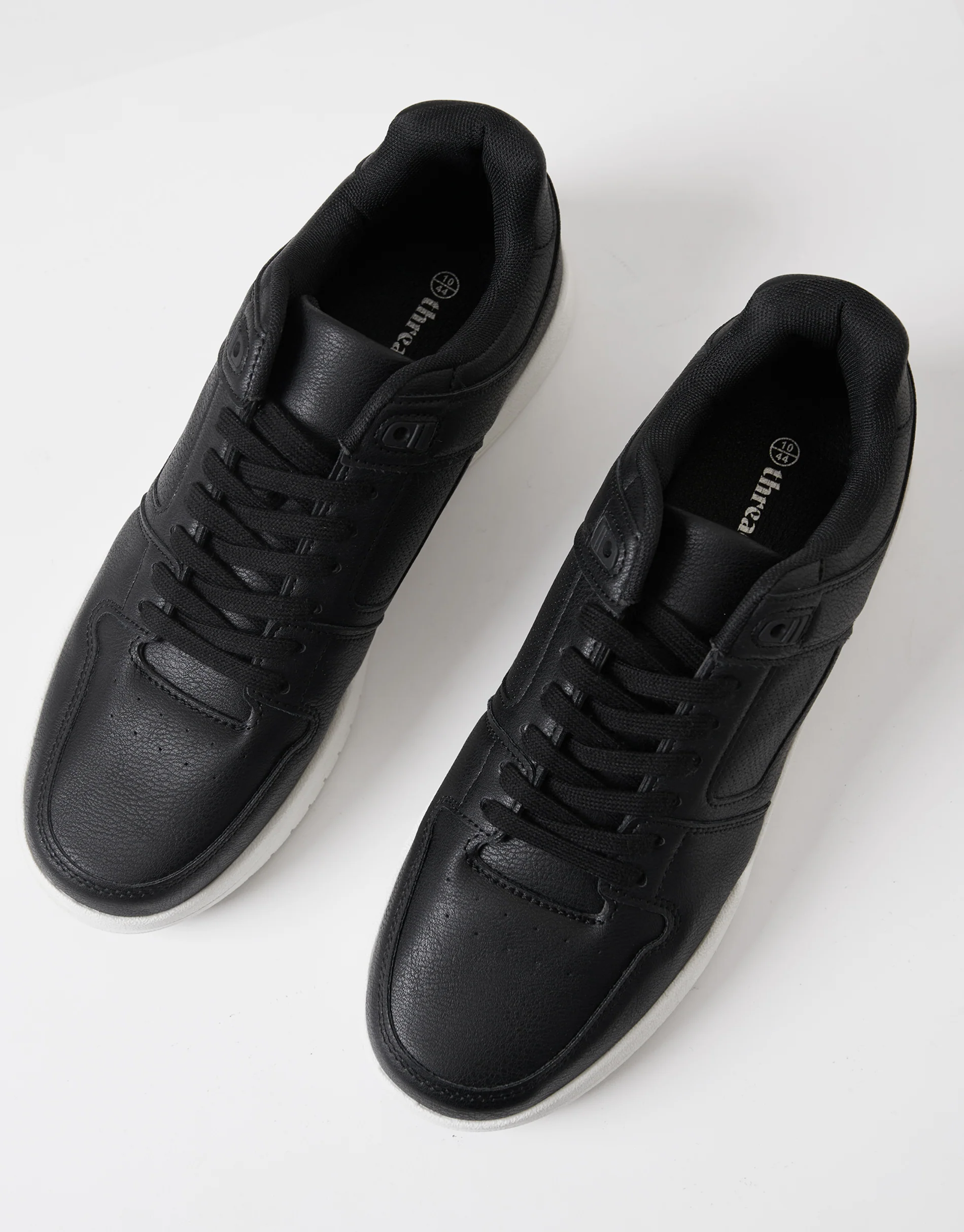 Court Trainers in Black - Image 2