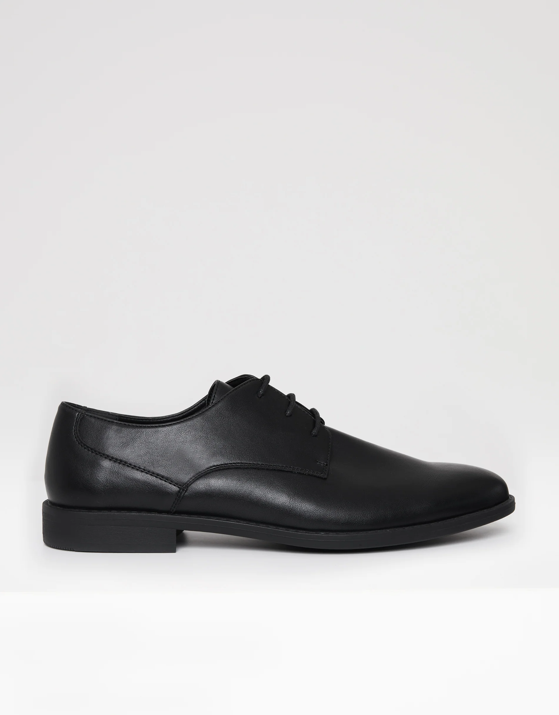 Derby Shoes in Black
