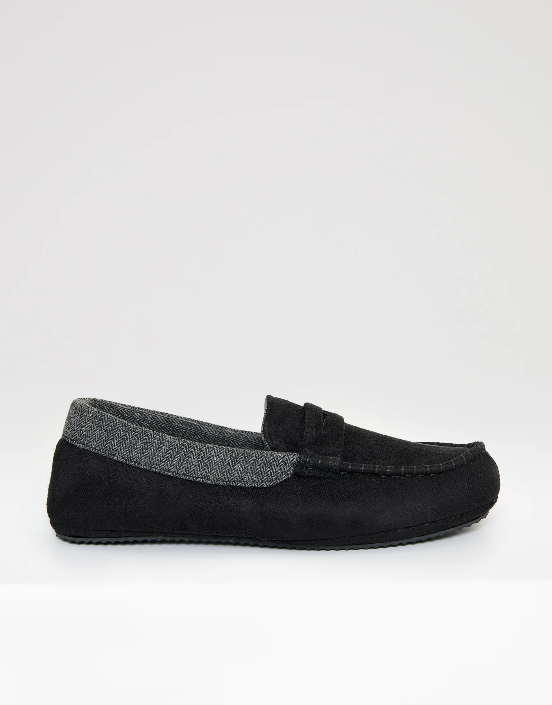 Faux Suede Fabric Trim Moccasin Slippers in Black