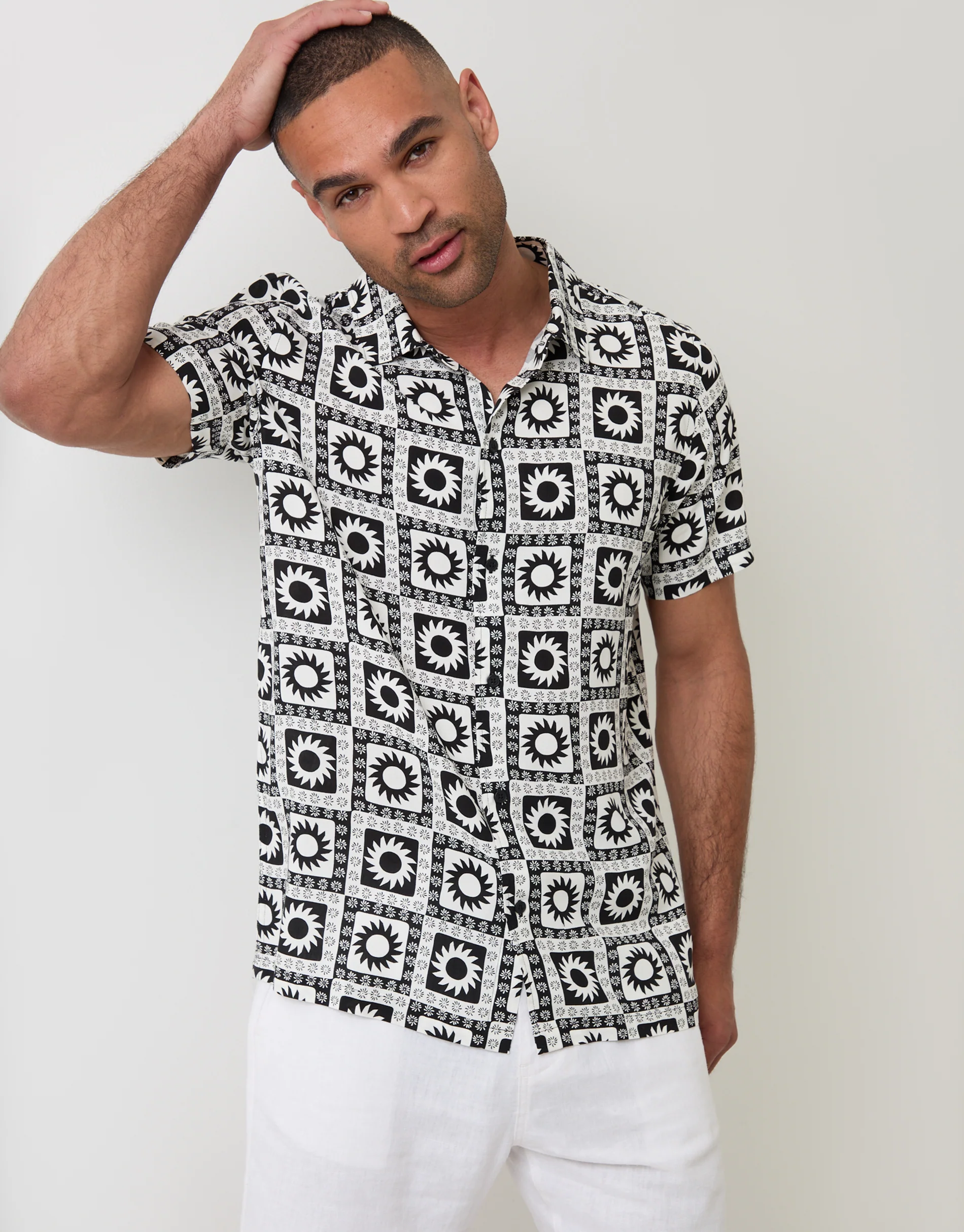 Geometric Sun Print Short Sleeve Shirt in Black
