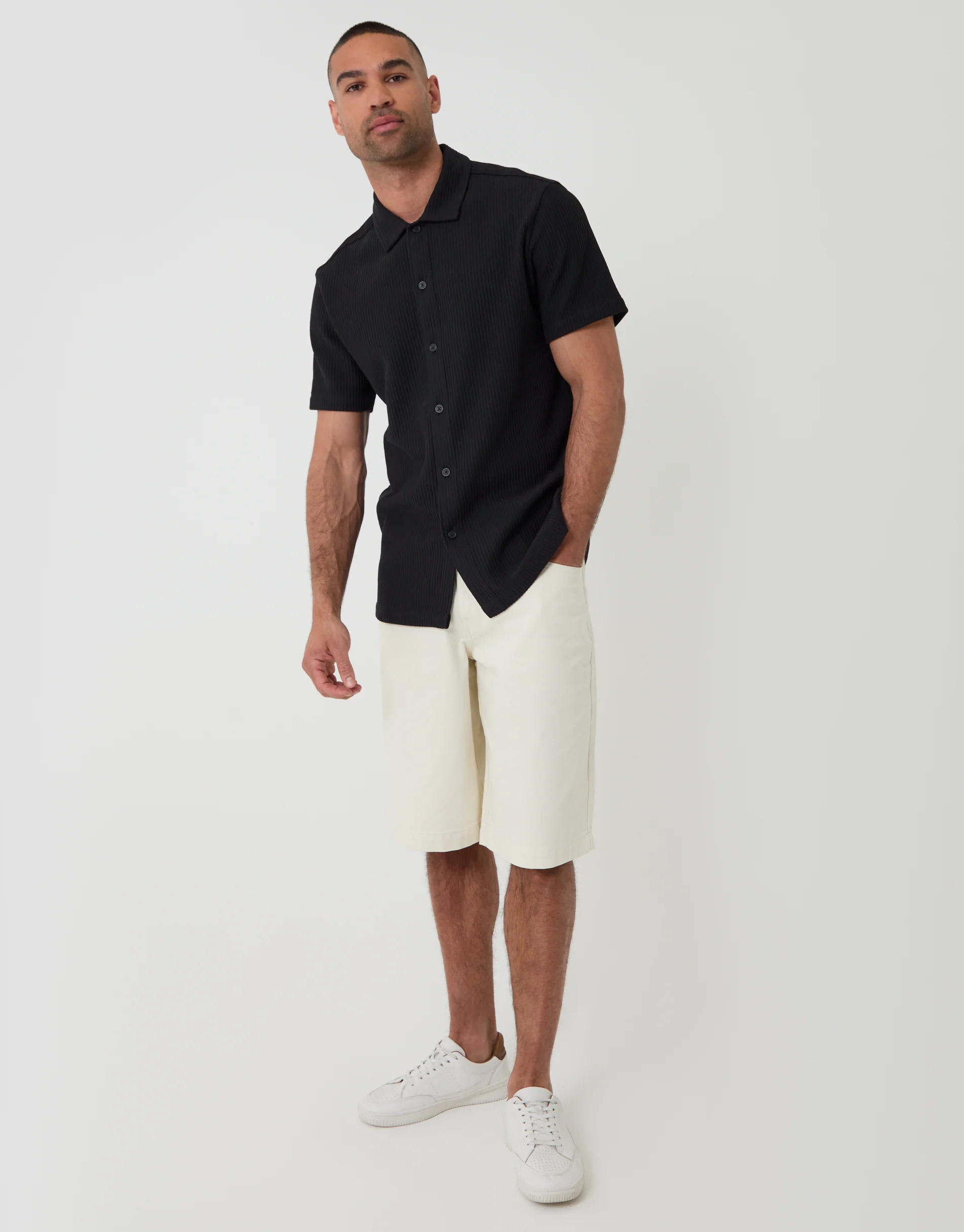 Plisse Rib Short Sleeve Shirt in Black - Image 3