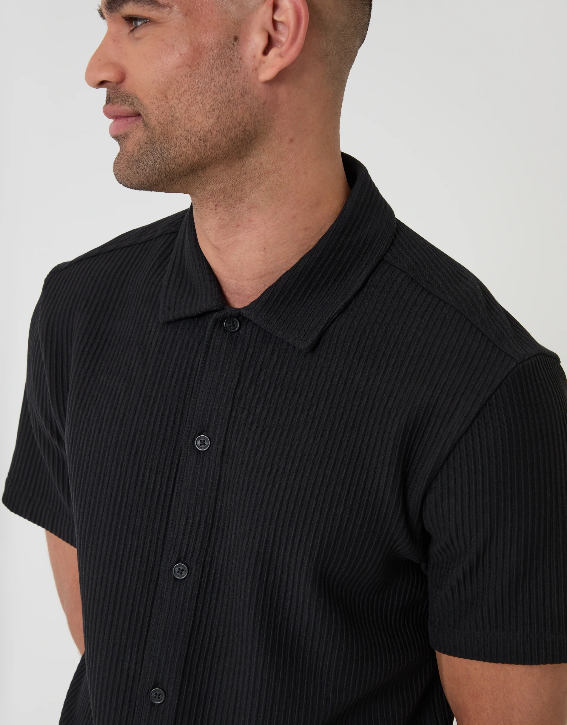 Plisse Rib Short Sleeve Shirt in Black - Image 4