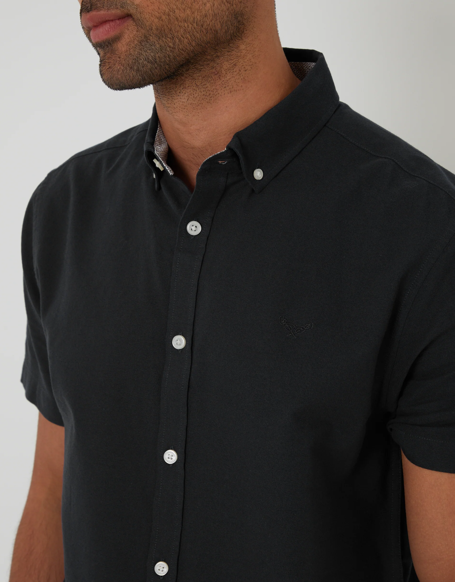 Short Sleeve Shirt in Black - Image 4