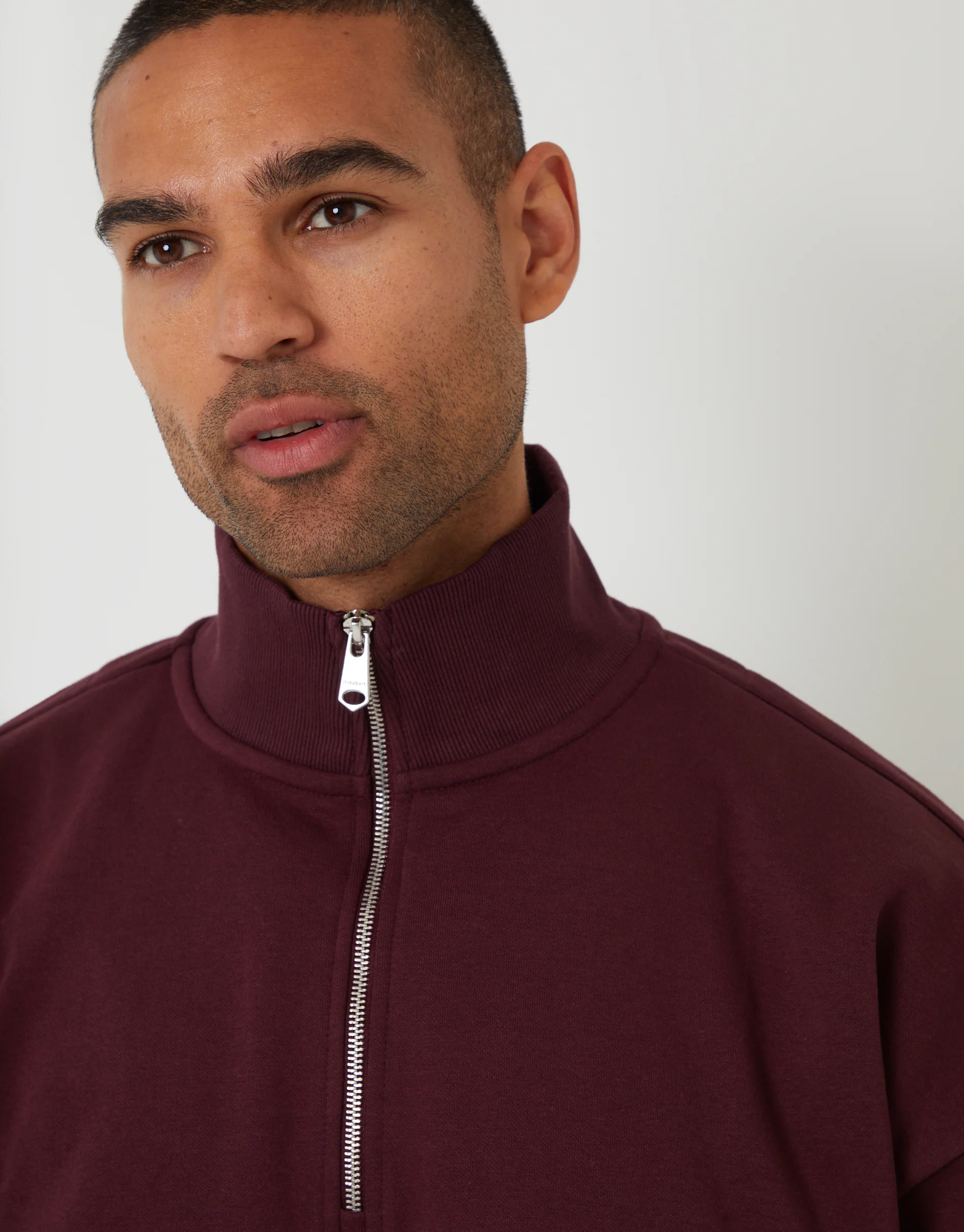 Relaxed Fit Half Zip Sweatshirt in Burgundy - Image 4