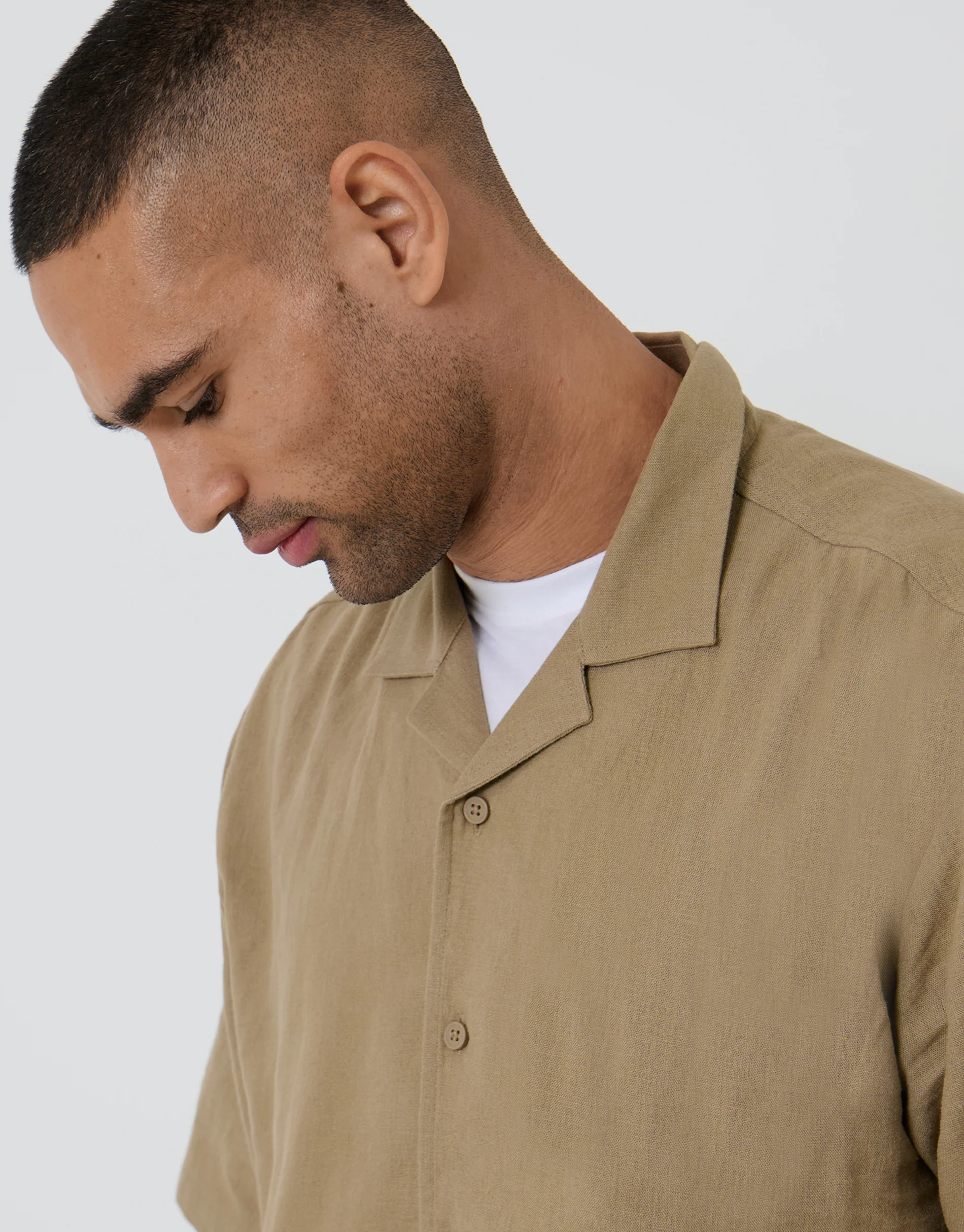 Relaxed Fit Linen Blend Revere Collar Short Sleeve Shirt in Dark Stone - Image 4