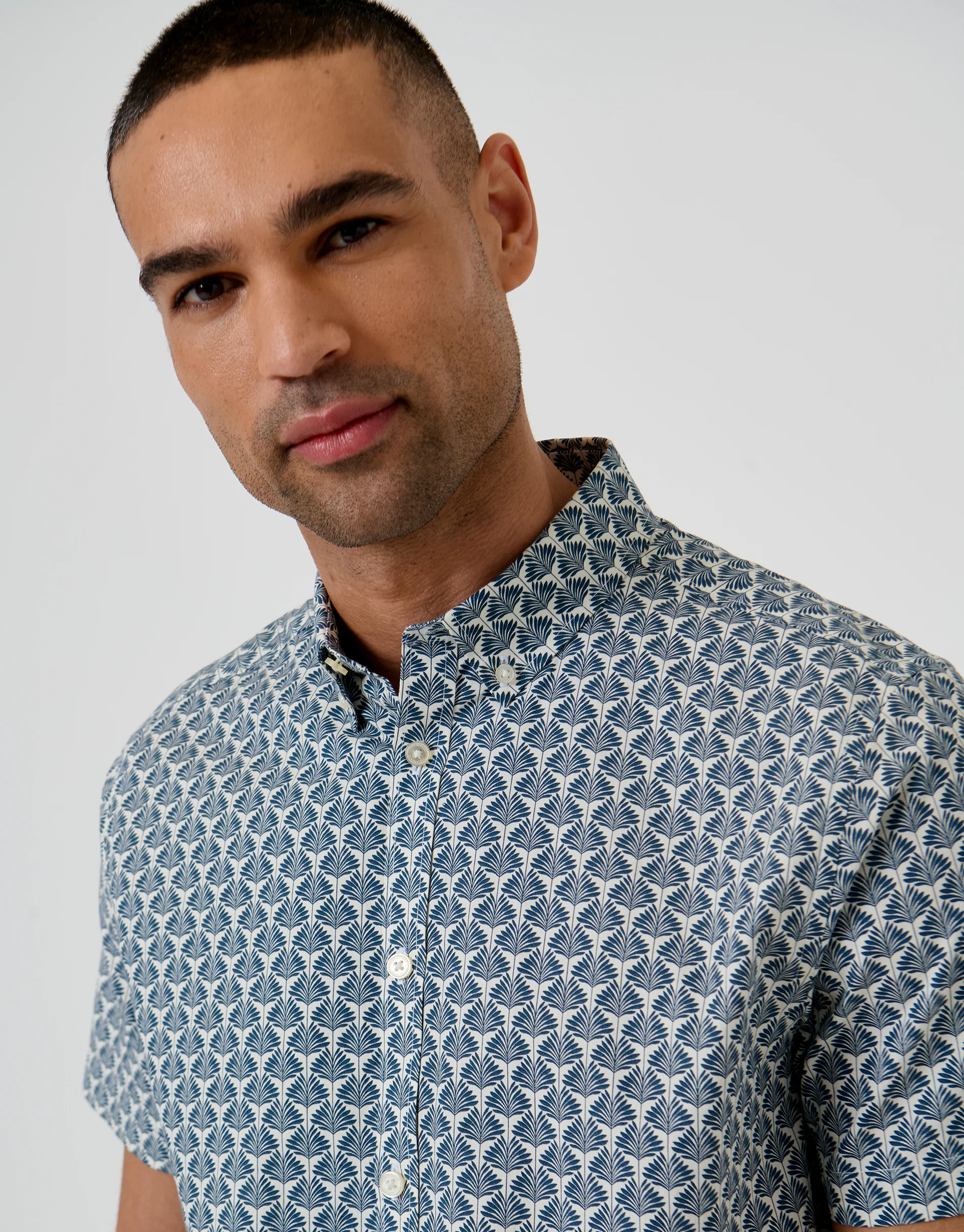 Linear Leaf Print Cotton Short Sleeve Shirt in Denim Blue - Image 4
