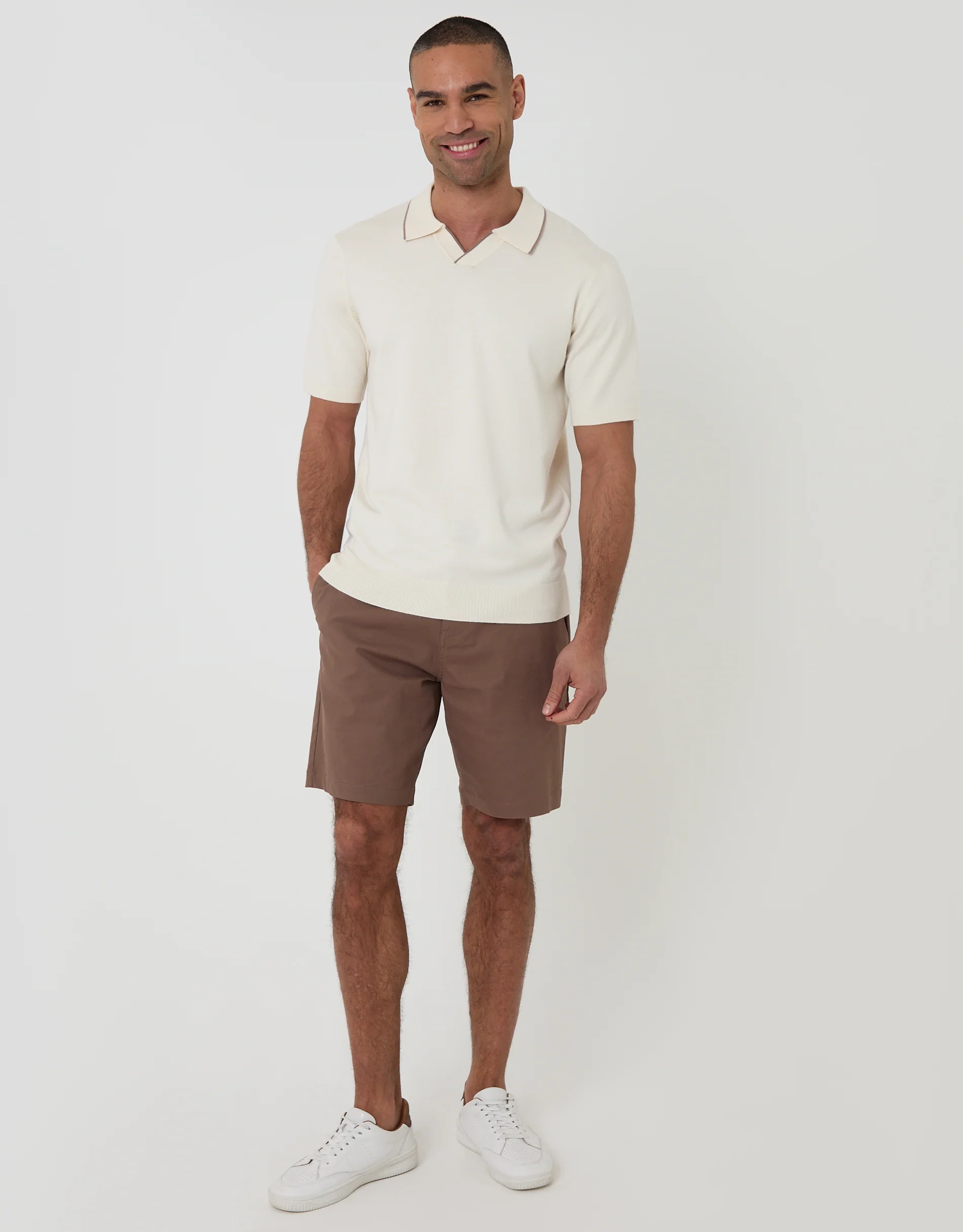 Knitted Contrast Tipping Trophy Neck Polo in Ecru - Image 3