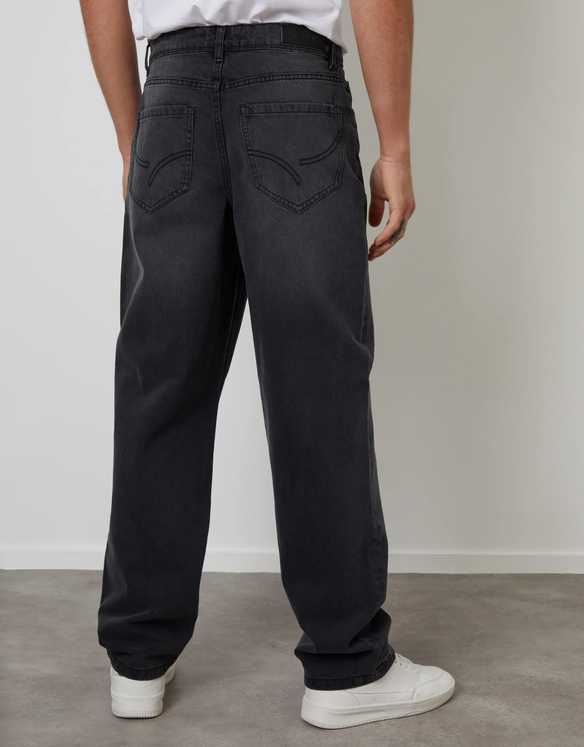Loose Fit Jeans in Grey Wash - Image 3