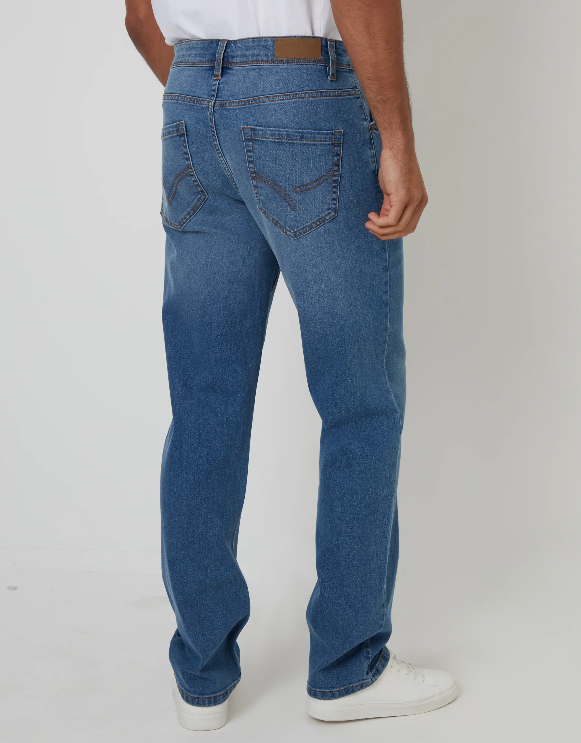 Straight Leg Jeans in Light Wash - Image 3