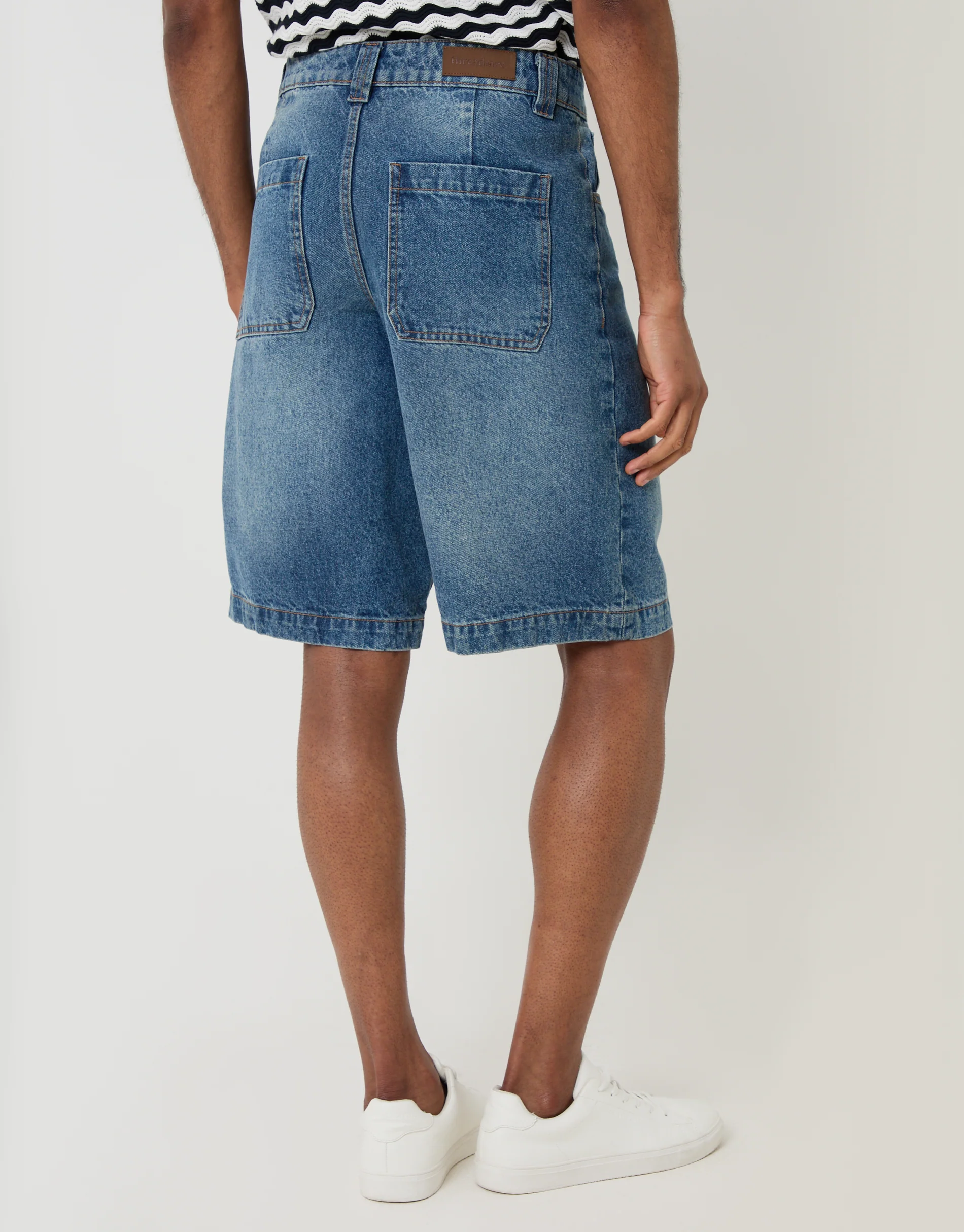 Baggy Fit Denim Shorts in Mid Wash - Image 4