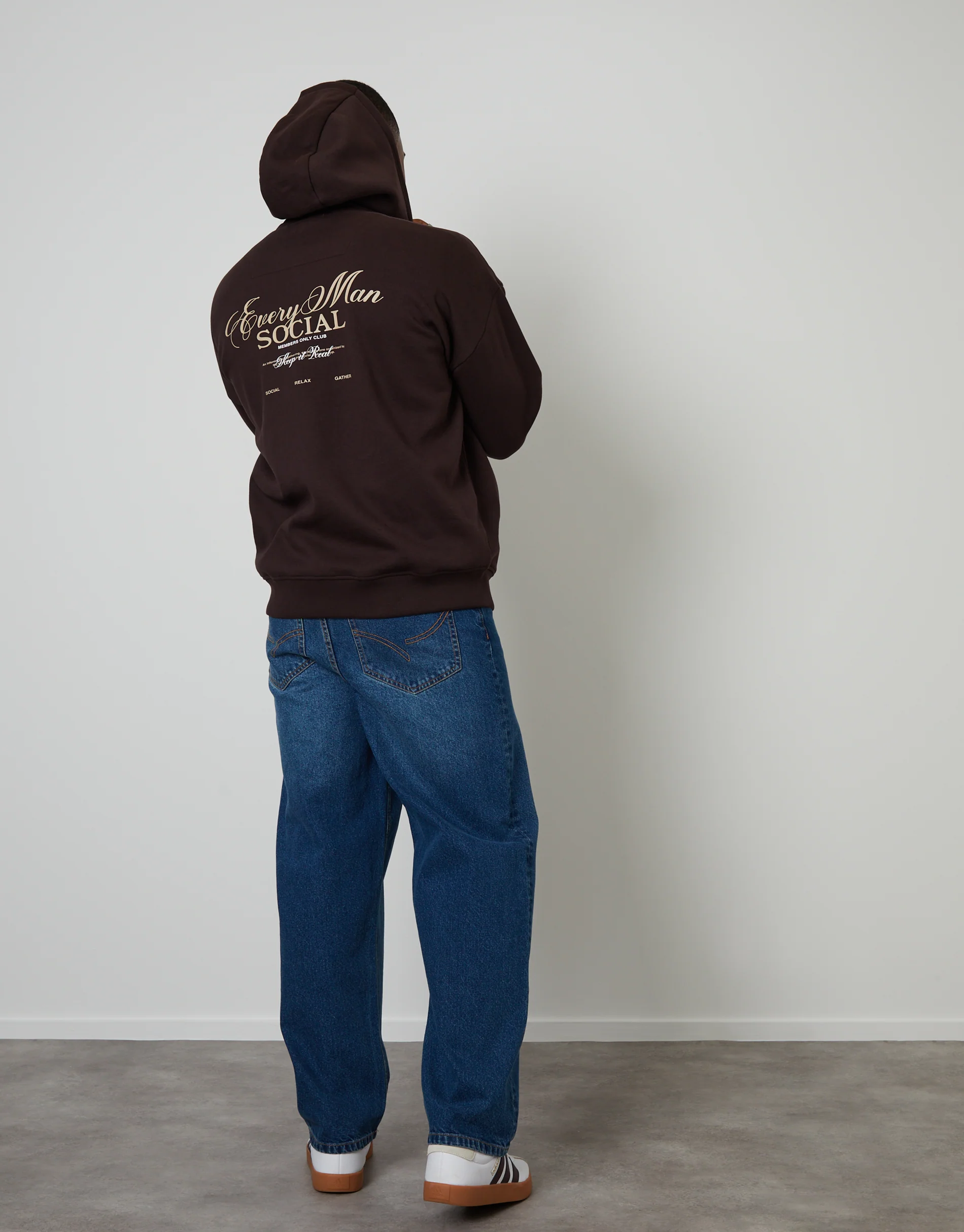Baggy Fit Jeans in Mid Wash - Image 3