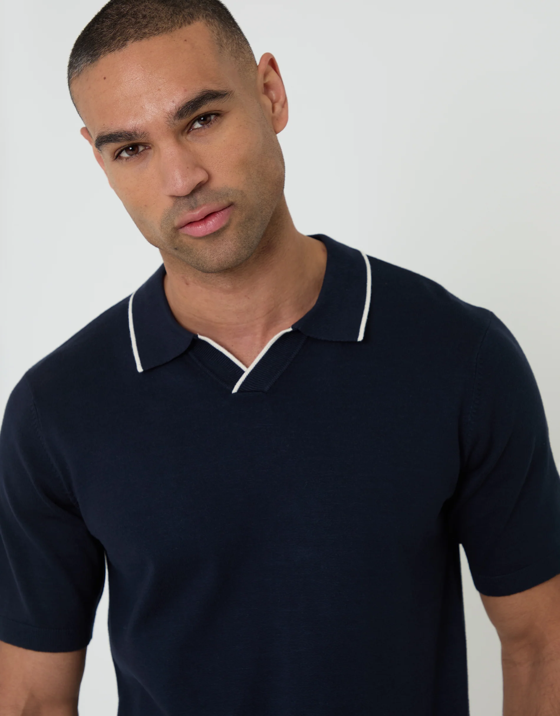 Knitted Contrast Tipping Trophy Neck Polo in Navy - Image 4