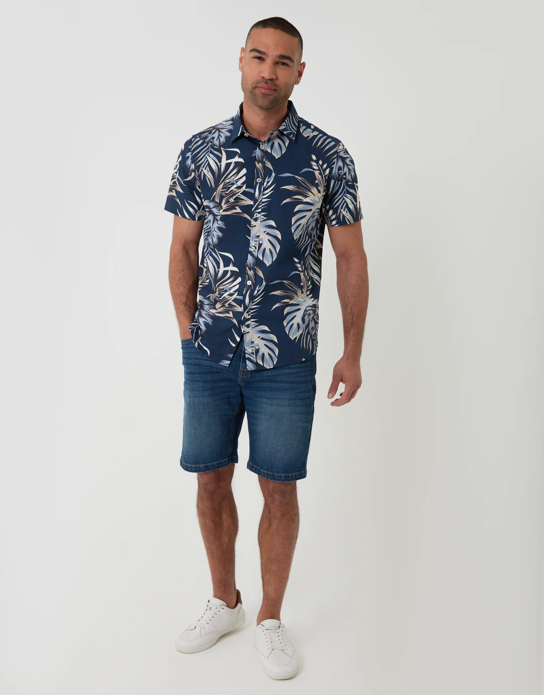 Leaf Print Cotton Poplin Short Sleeve Shirt in Navy - Image 3
