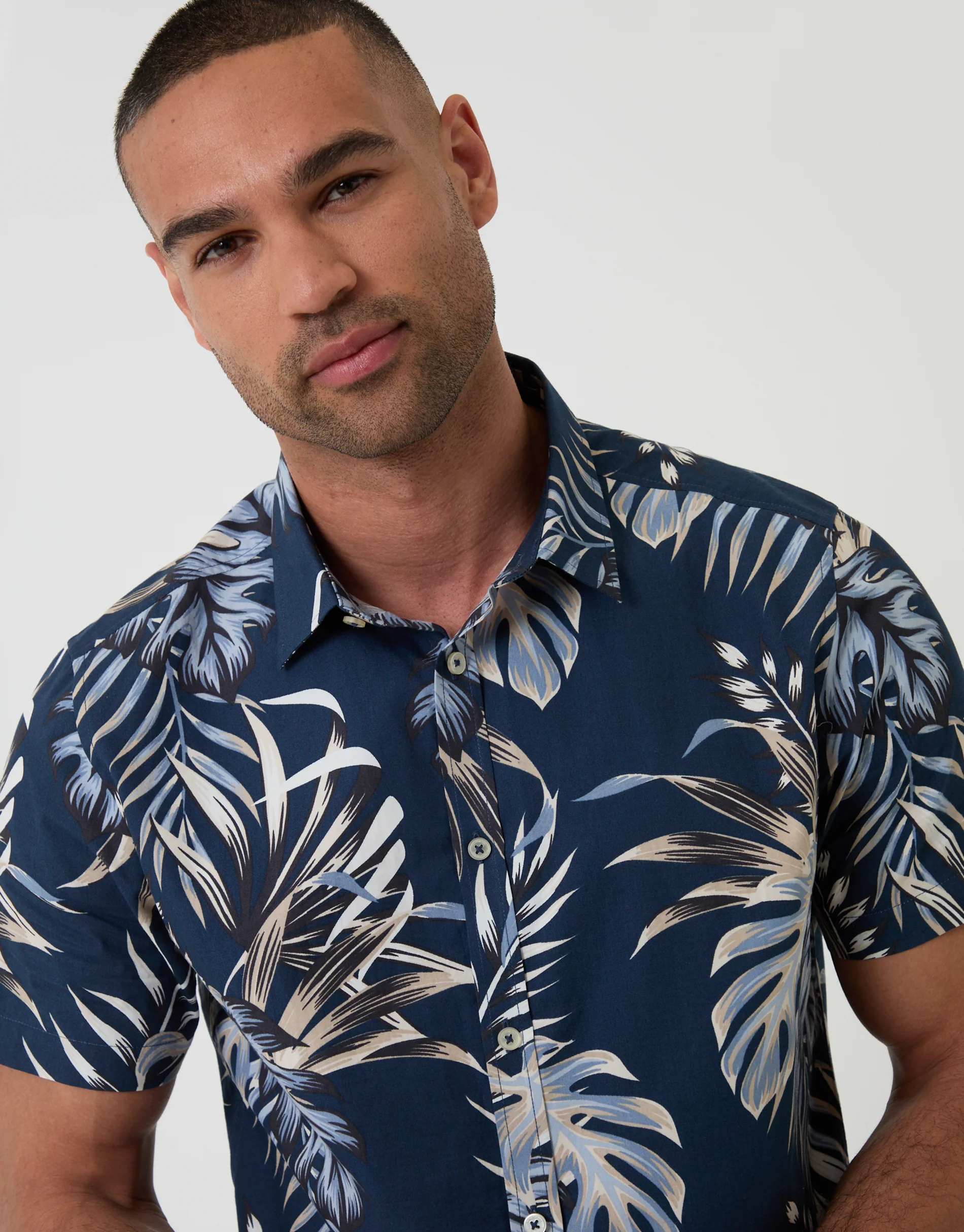 Leaf Print Cotton Poplin Short Sleeve Shirt in Navy - Image 4