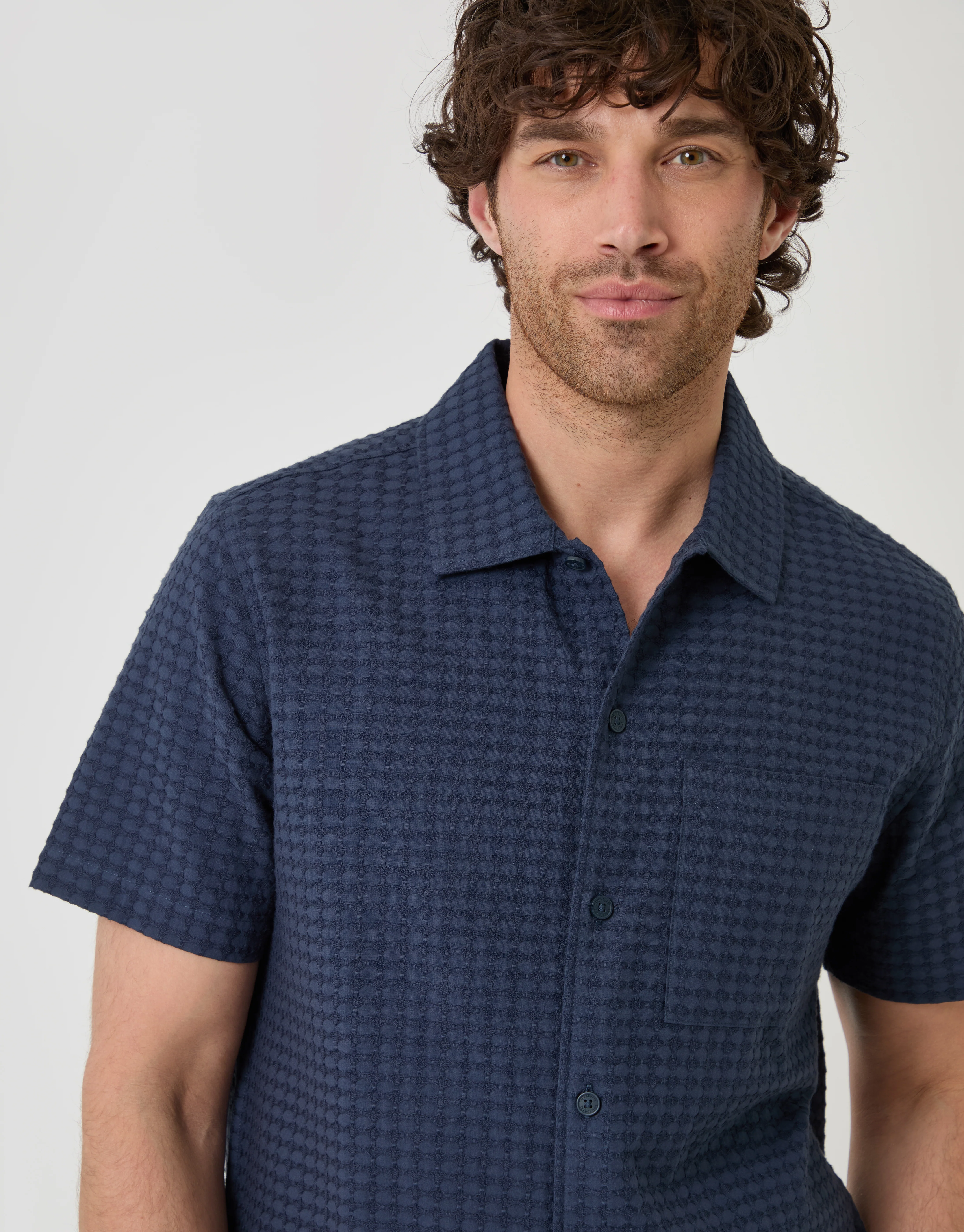 Textured Cotton Short Sleeve Shirt in Navy - Image 4