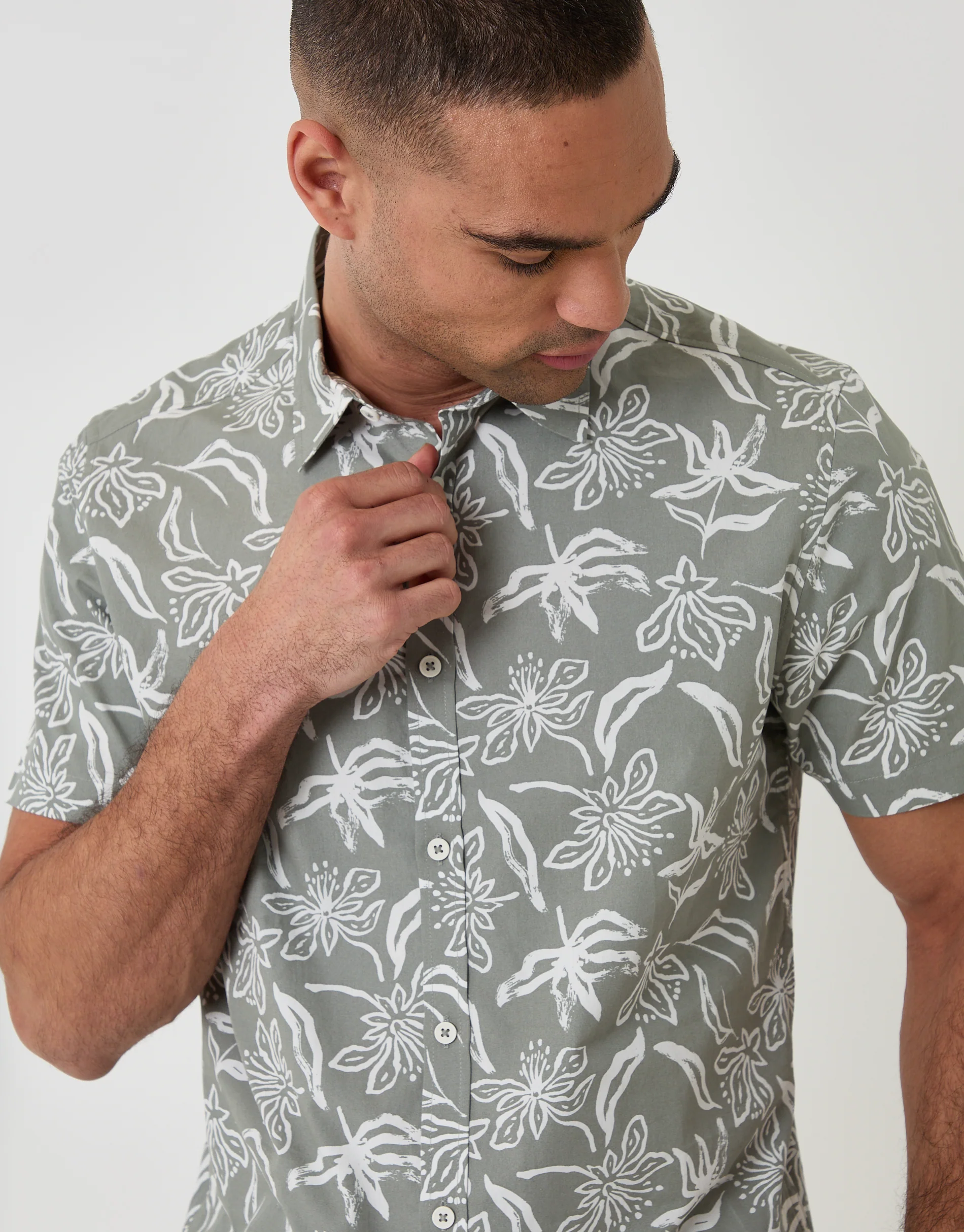 Tropical Print Cotton Poplin Short Sleeve Shirt in Sage Green - Image 4