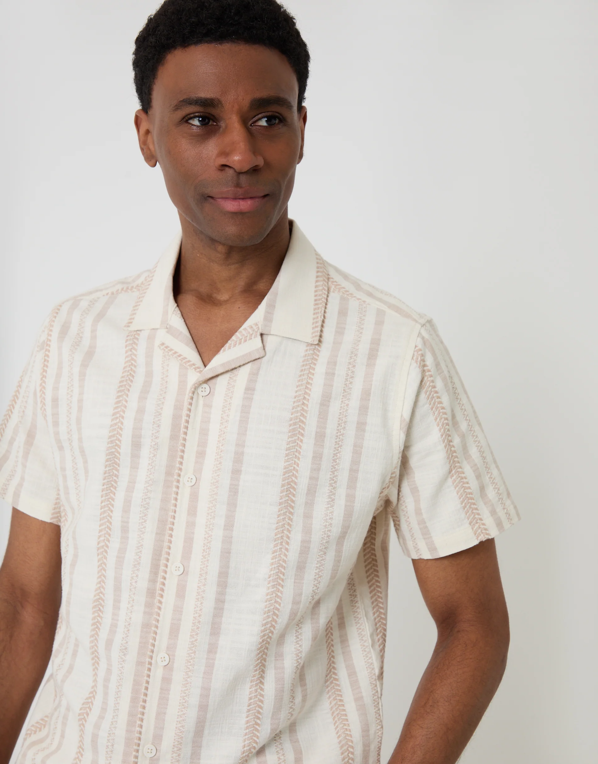 Chevron Cotton Short Sleeve Shirt in Stone Stripe - Image 5