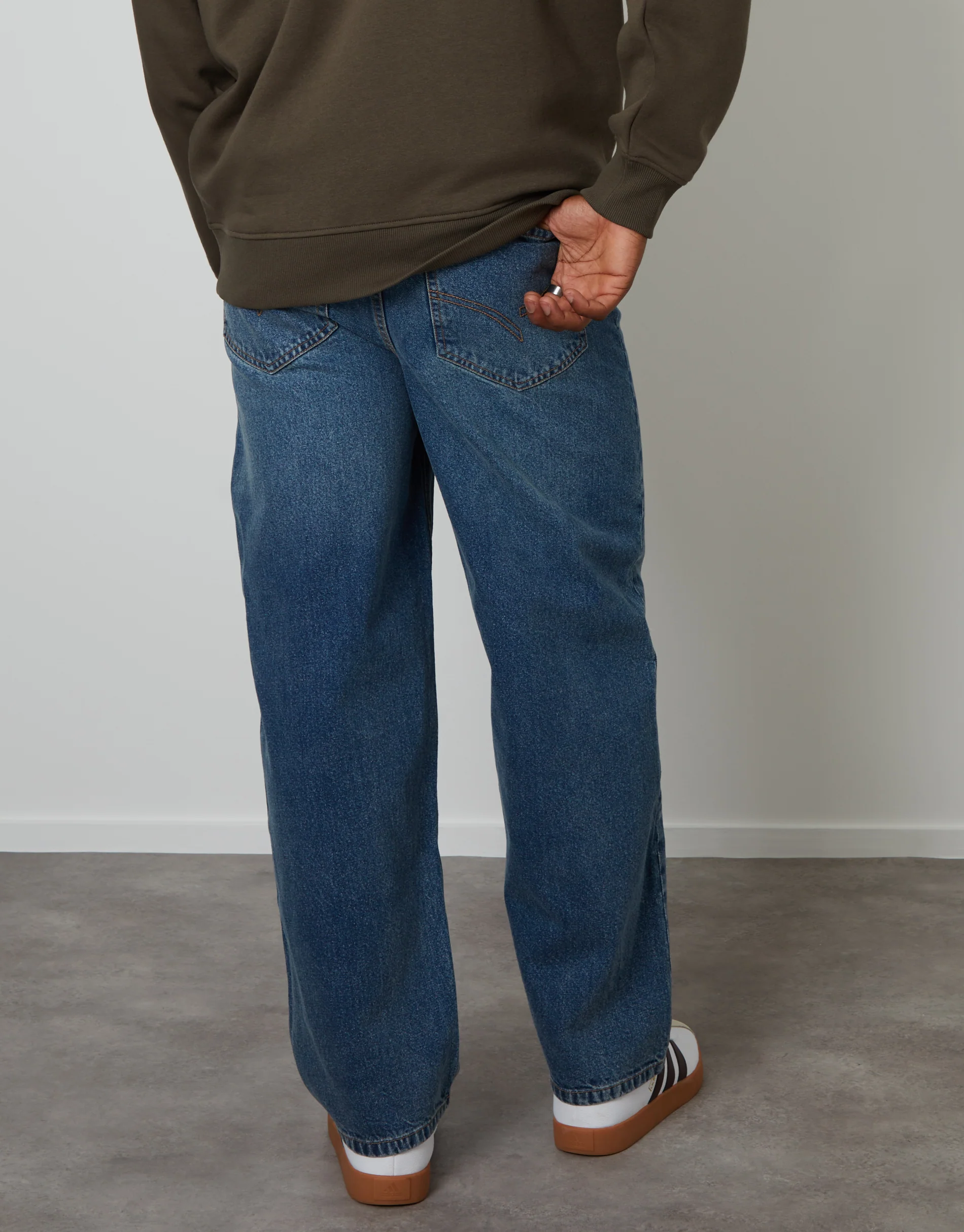 Baggy Fit Jeans in Light Wash - Image 3