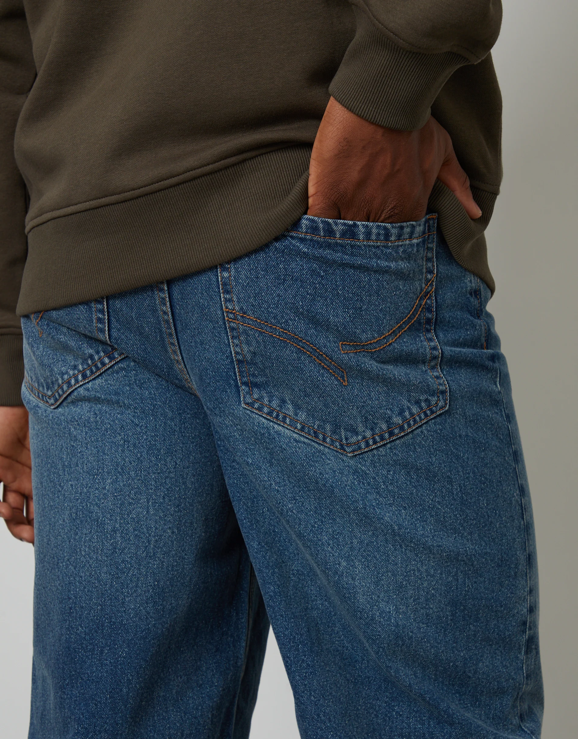 Baggy Fit Jeans in Light Wash - Image 4