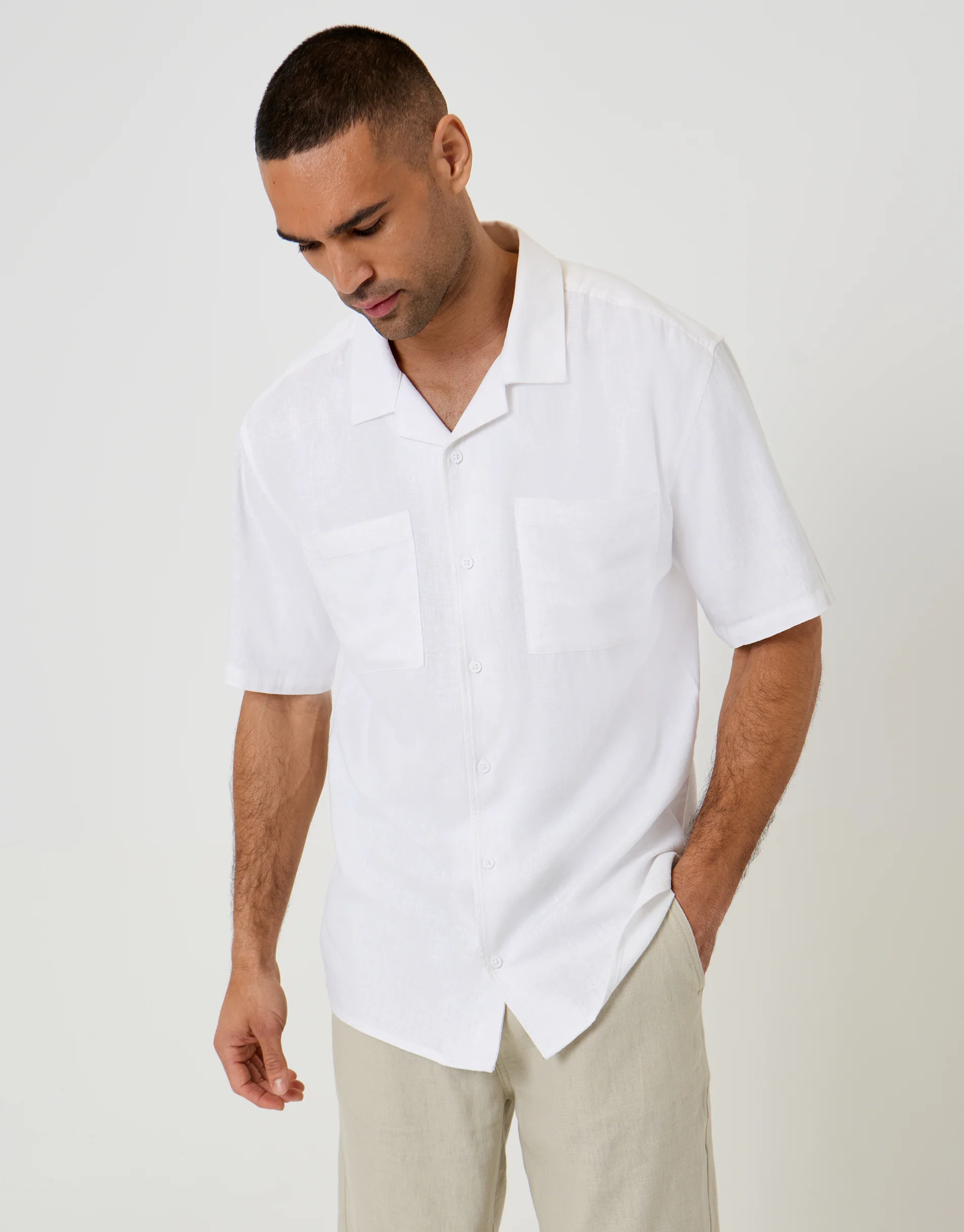 Relaxed Fit Linen Blend Short Sleeve Shirt in White