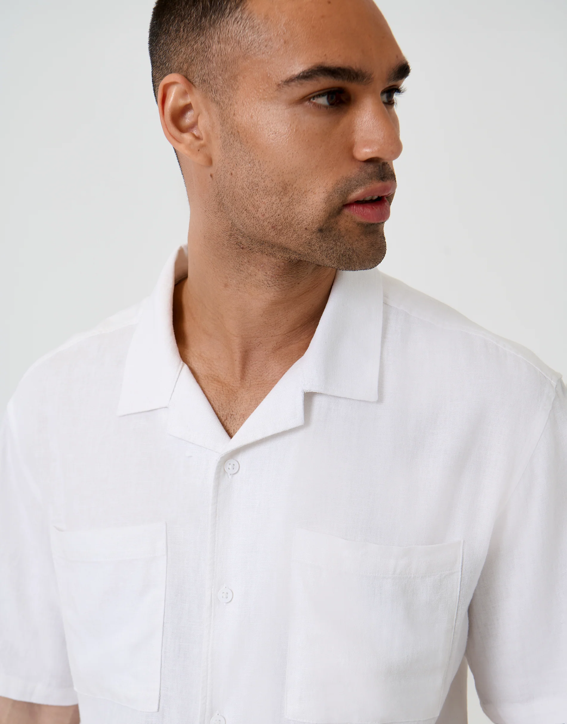 Relaxed Fit Linen Blend Short Sleeve Shirt in White - Image 4