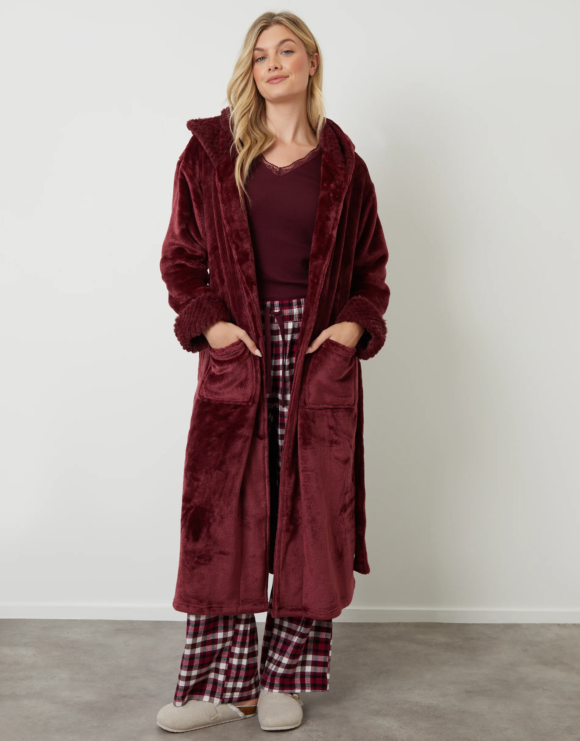 Soft Faux Fur Trim Dressing Gown in Berry Red