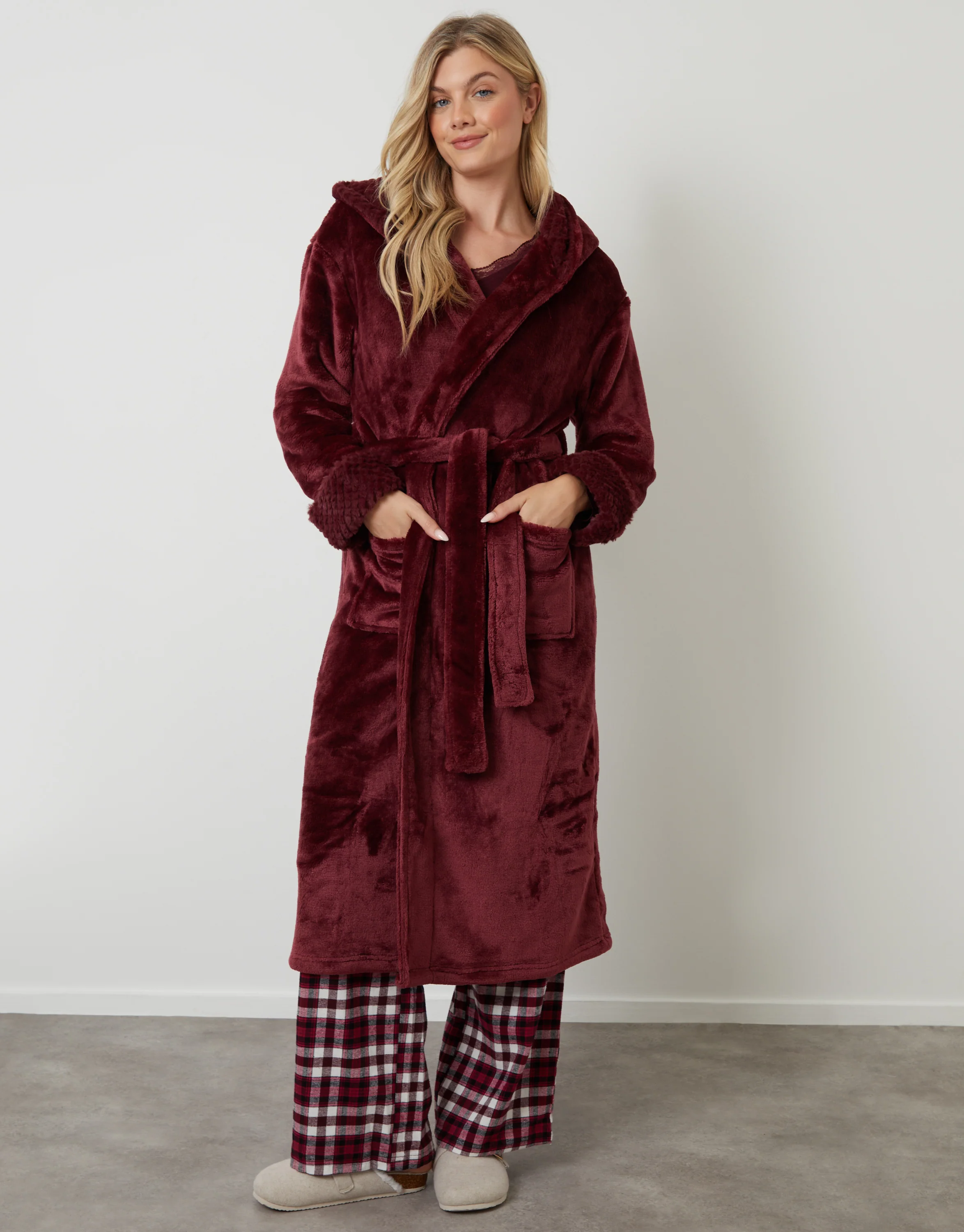 Soft Faux Fur Trim Dressing Gown in Berry Red - Image 3