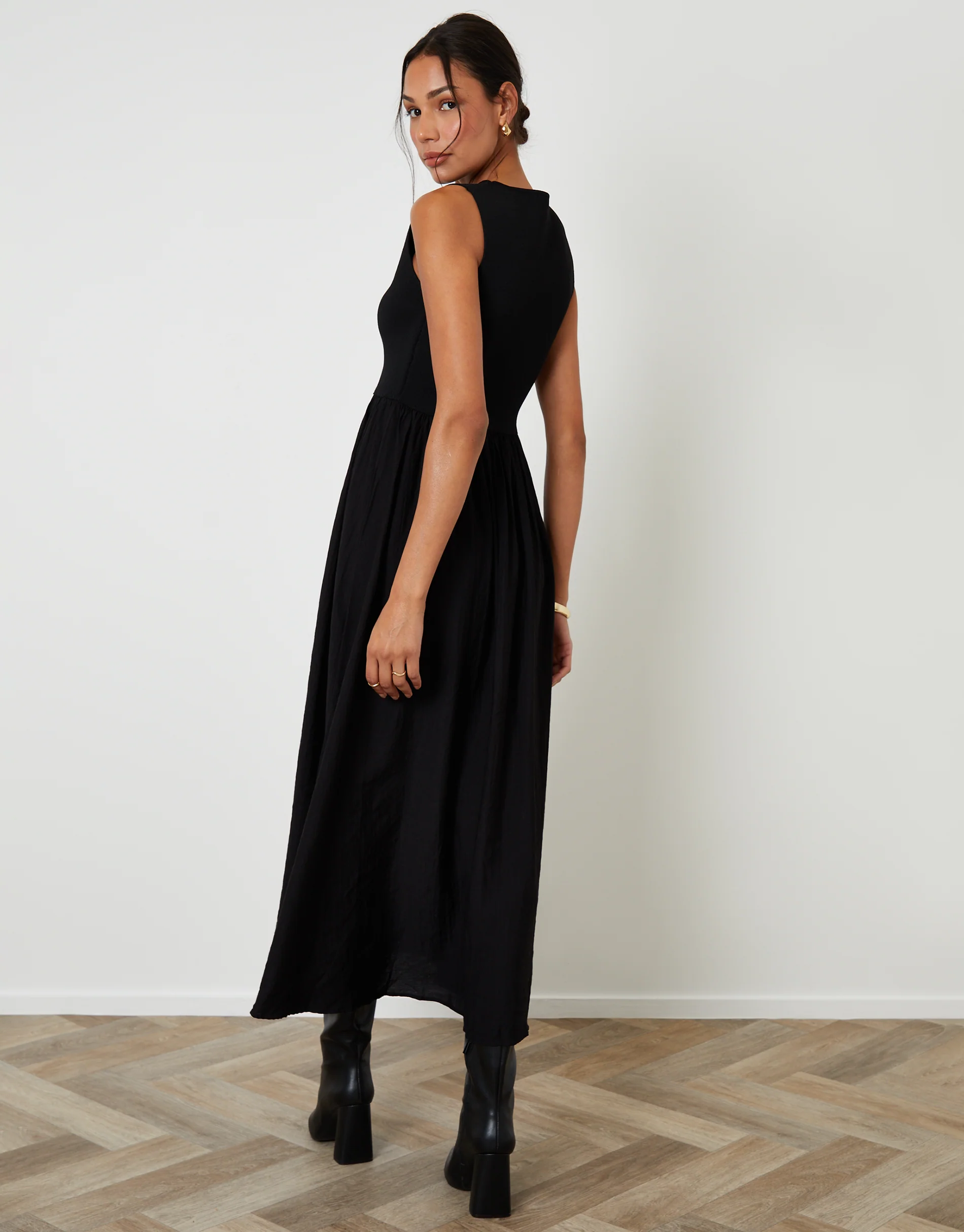 2-in-1 Sleeveless Knitted Vest Maxi Dress in Black - Image 4