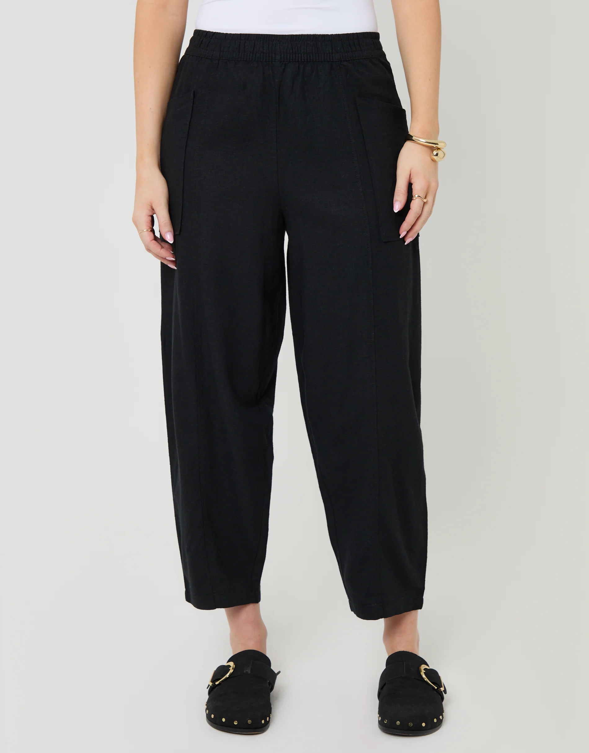 Linen Blend Pocket Detail Barrel Leg Trousers in Black - Image 3