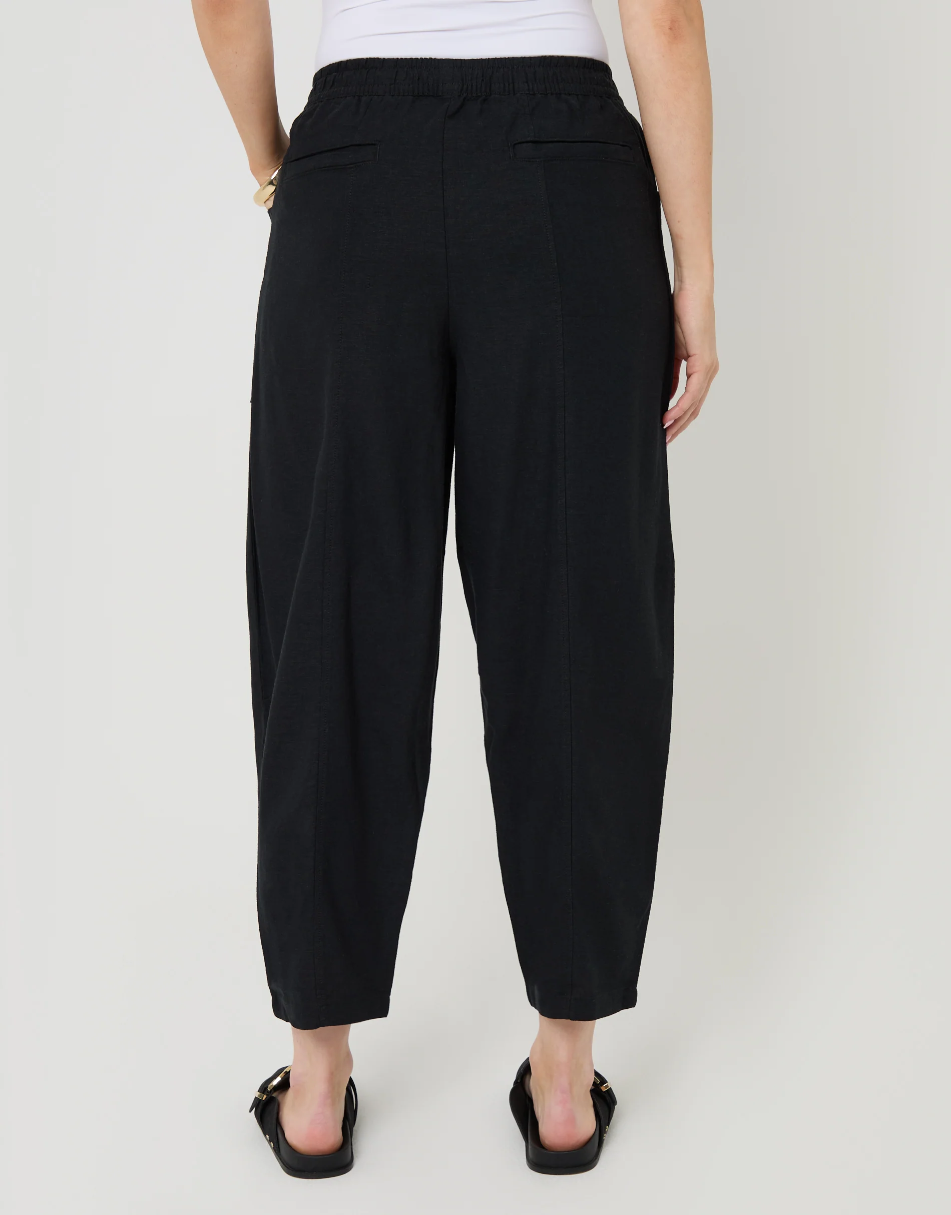 Linen Blend Pocket Detail Barrel Leg Trousers in Black - Image 4
