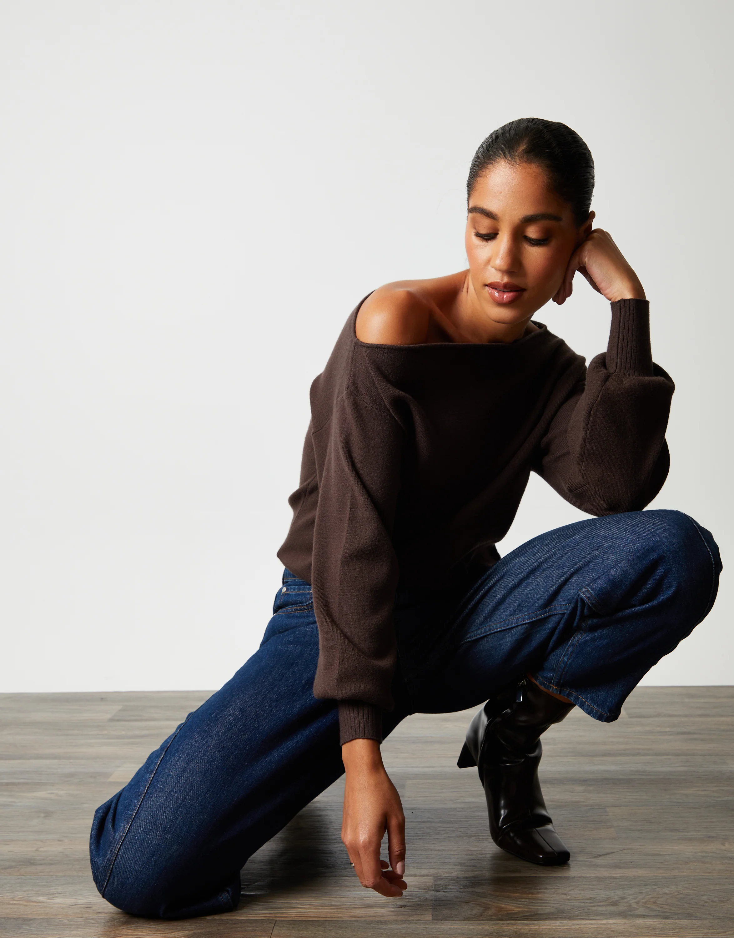Barrel Leg Jeans in Indigo Wash - Image 5