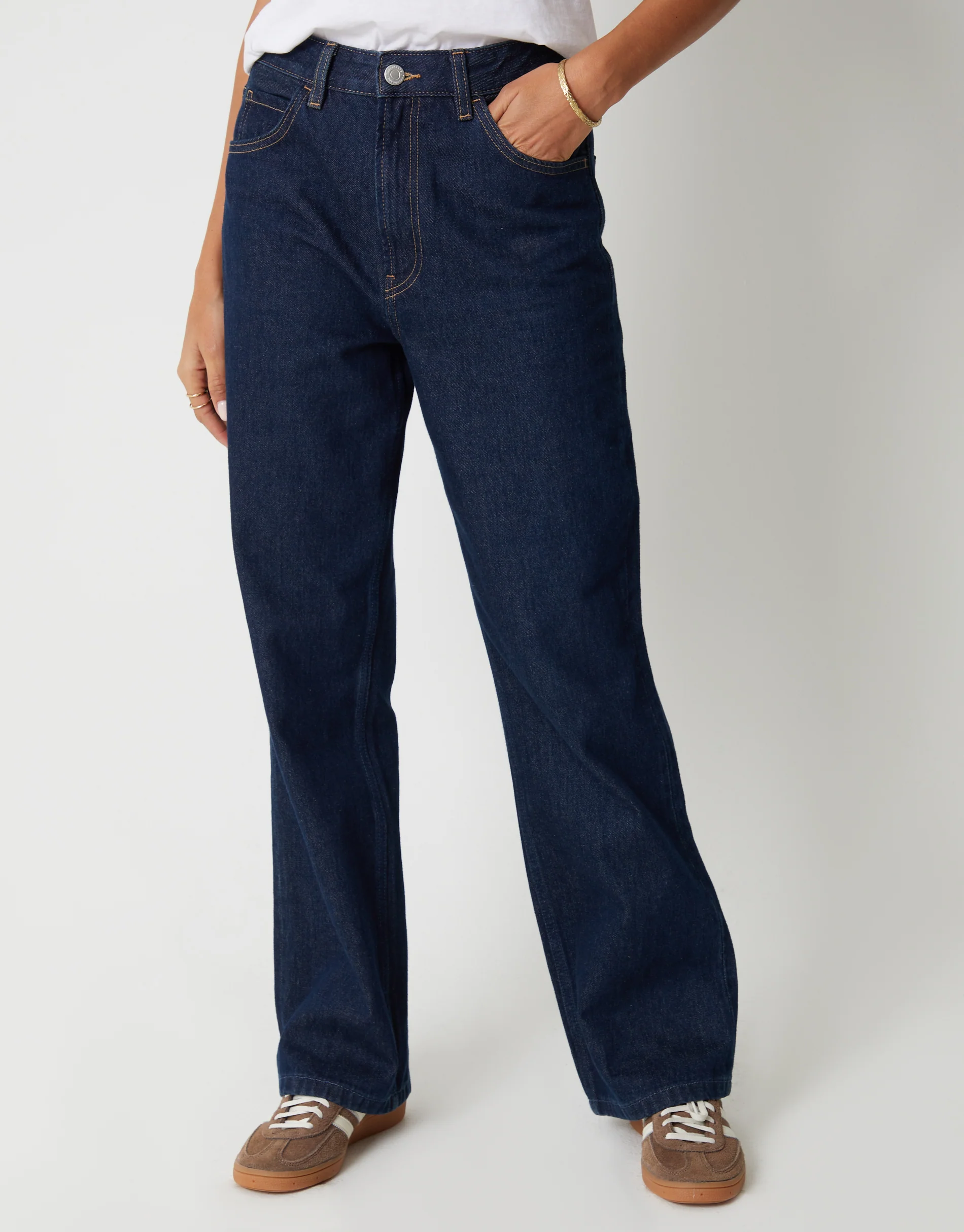 Straight Leg Wide Jeans in Indigo Wash