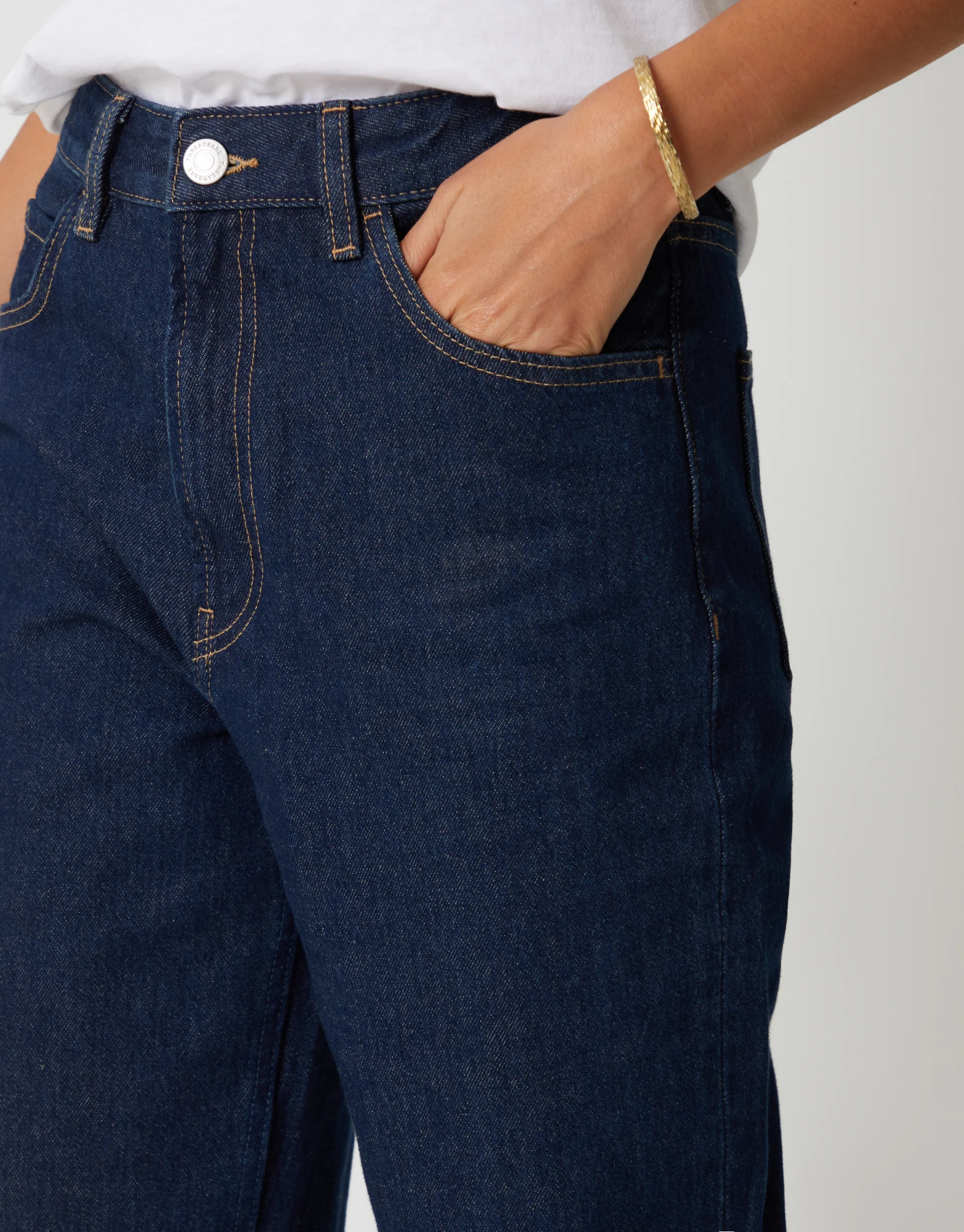 Straight Leg Wide Jeans in Indigo Wash - Image 4